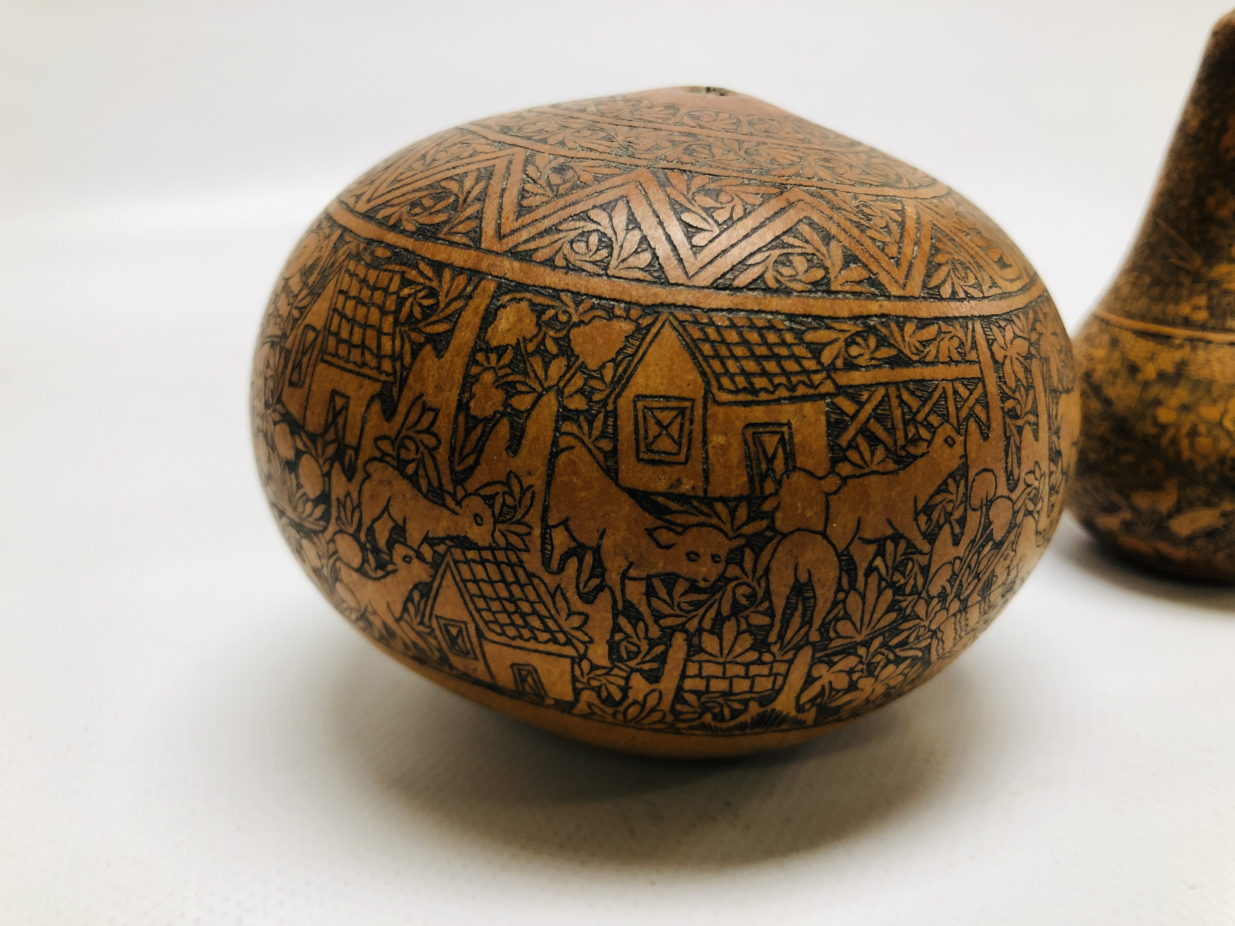 TWO PERUVIAN ENGRAVED GOURDS. - Image 2 of 8