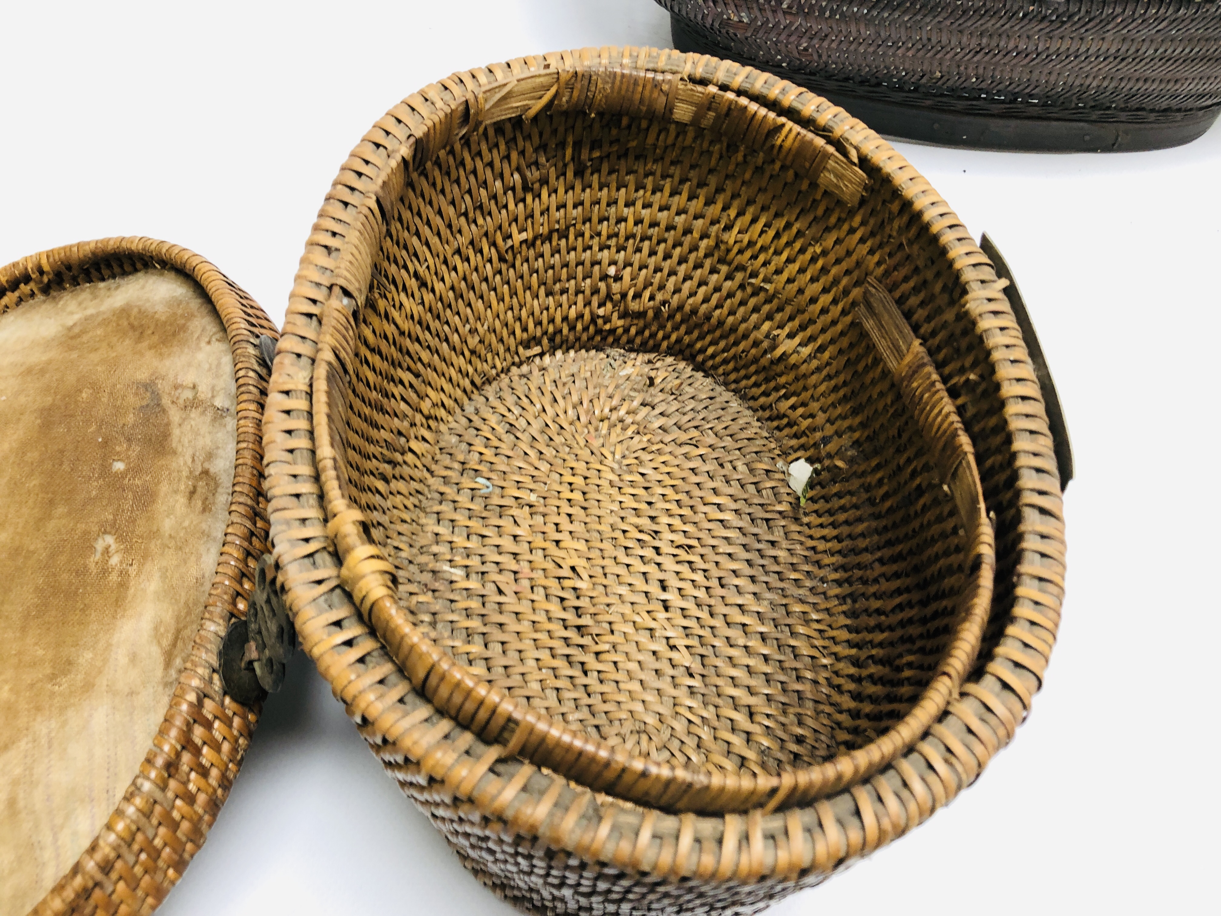 A VINTAGE WOVEN BAMBOO BASKET ALONG WITH A WOVEN WICKER TEA BASKET, METAL WORK HANDLES, - Image 9 of 9