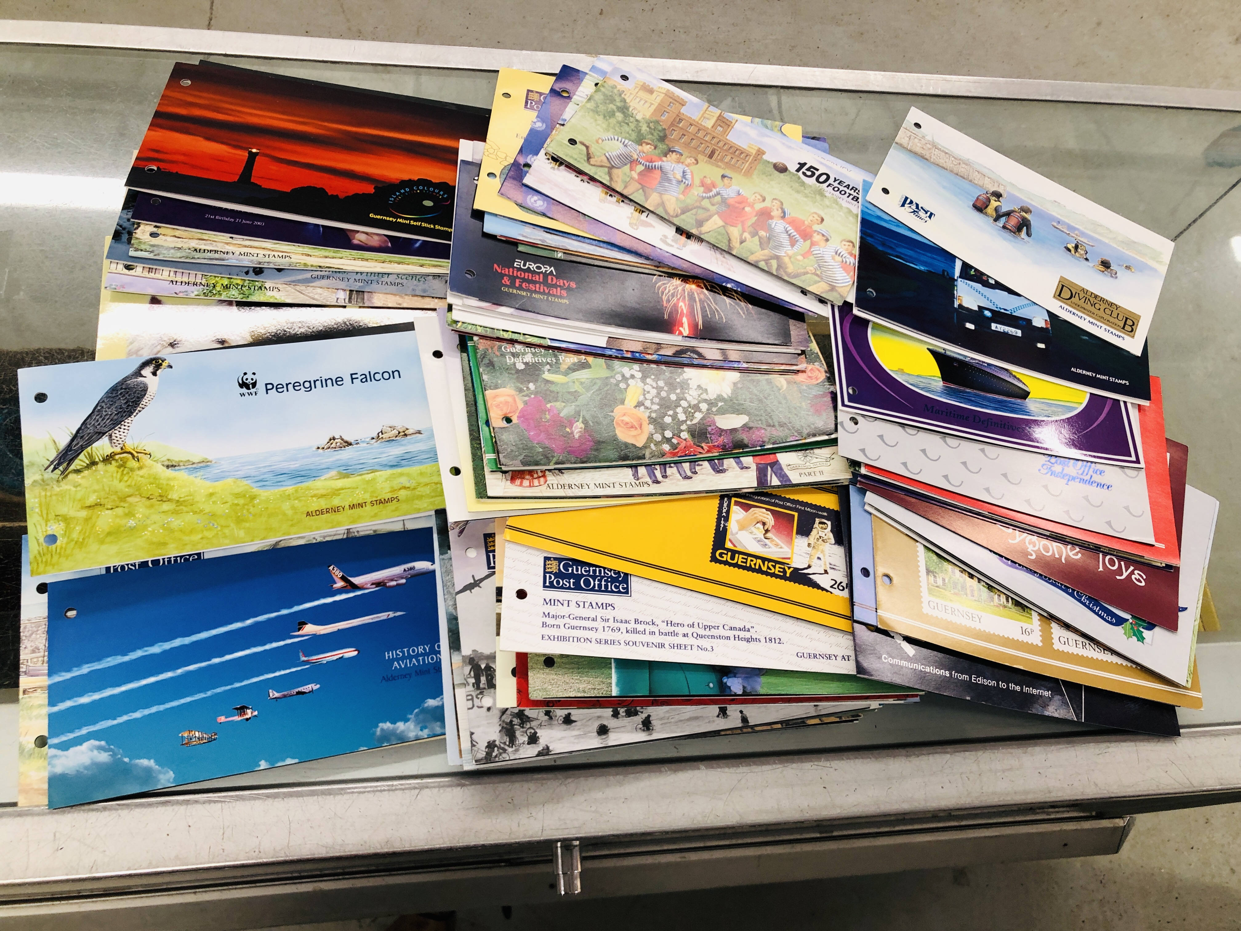 A COLLECTION OF GUERNSEY AND ALDERNEY PRESENTATION PACKS, - Image 3 of 11