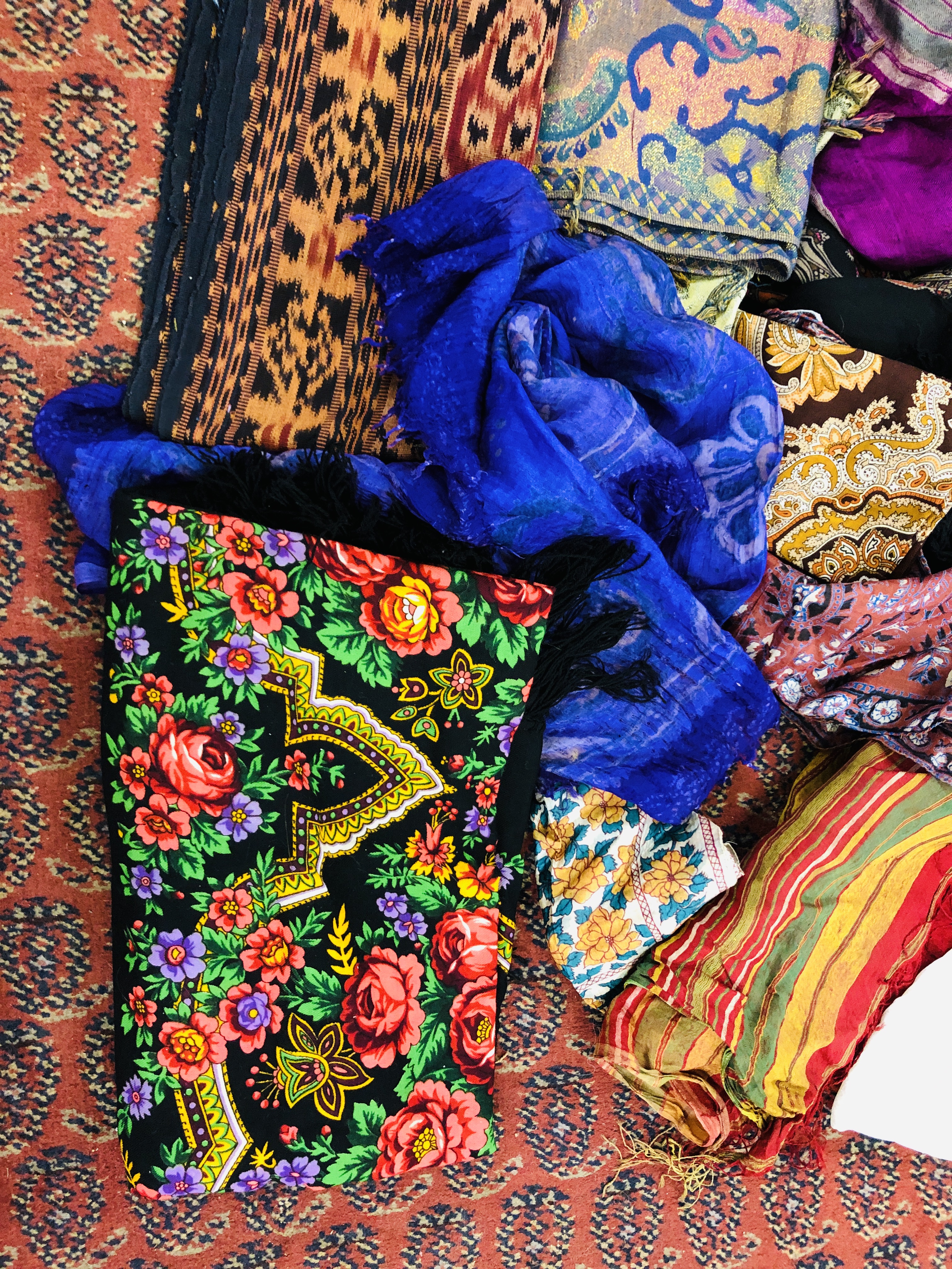 TWO BOXES CONTAINING AN EXTENSIVE COLLECTION OF SCARVES TO INCLUDE SILK EMBROIDERED EXAMPLES. - Image 2 of 8