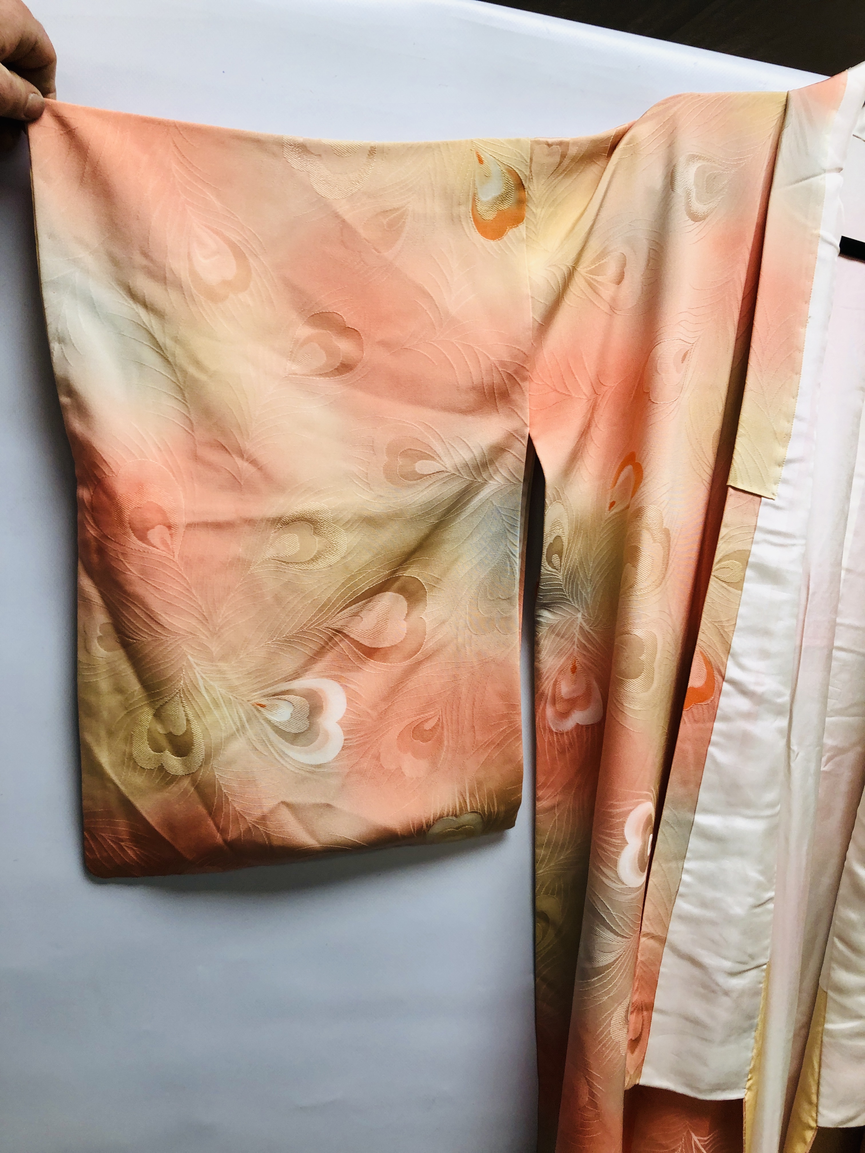 TWO MODERN JAPANESE SILK KIMONOS ONE ON A PASTEL PEACH FIELD HAVING A WOVEN PEACOCK FEATHER DESIGN - Image 3 of 7