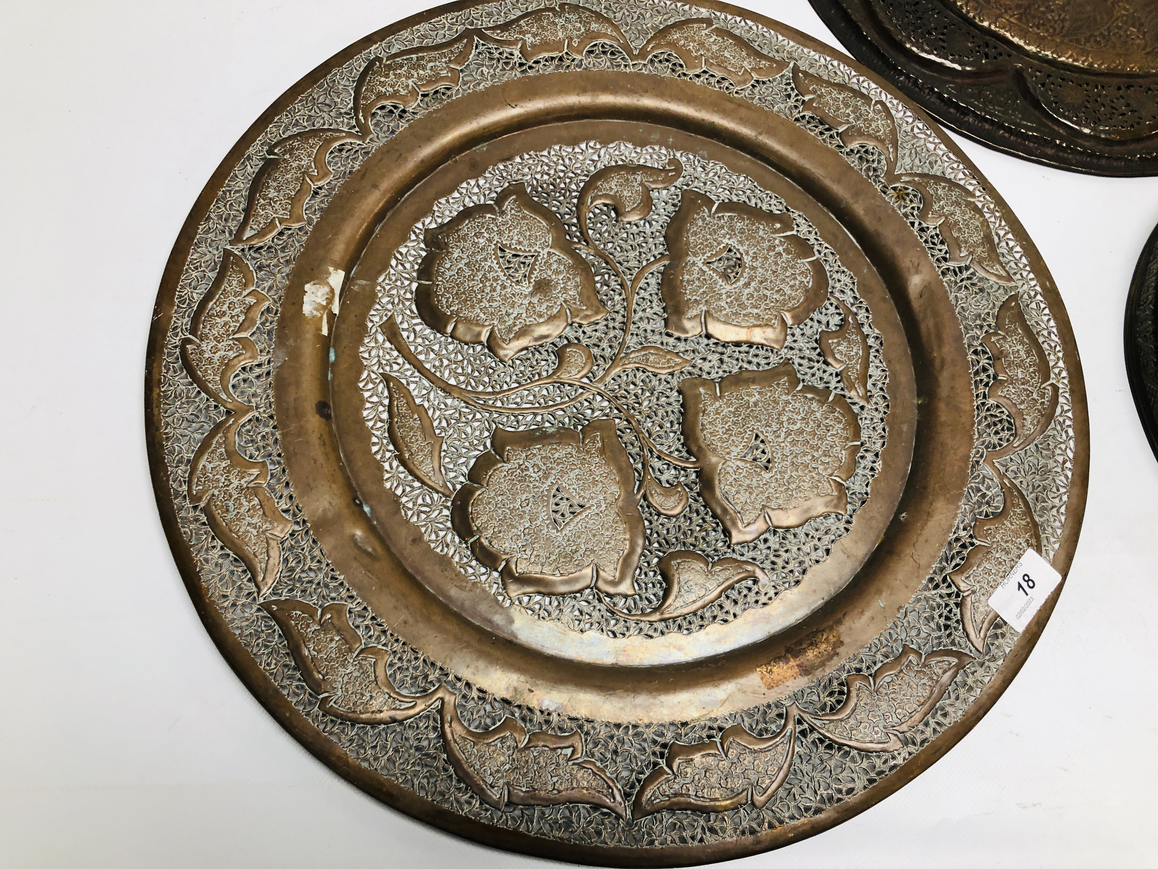 A GROUP OF MIDDLE EASTERN AND ASIAN METAL WARE COMPRISING OF TWO CHARGERS OF PIERCED DESIGN AND A - Image 7 of 8