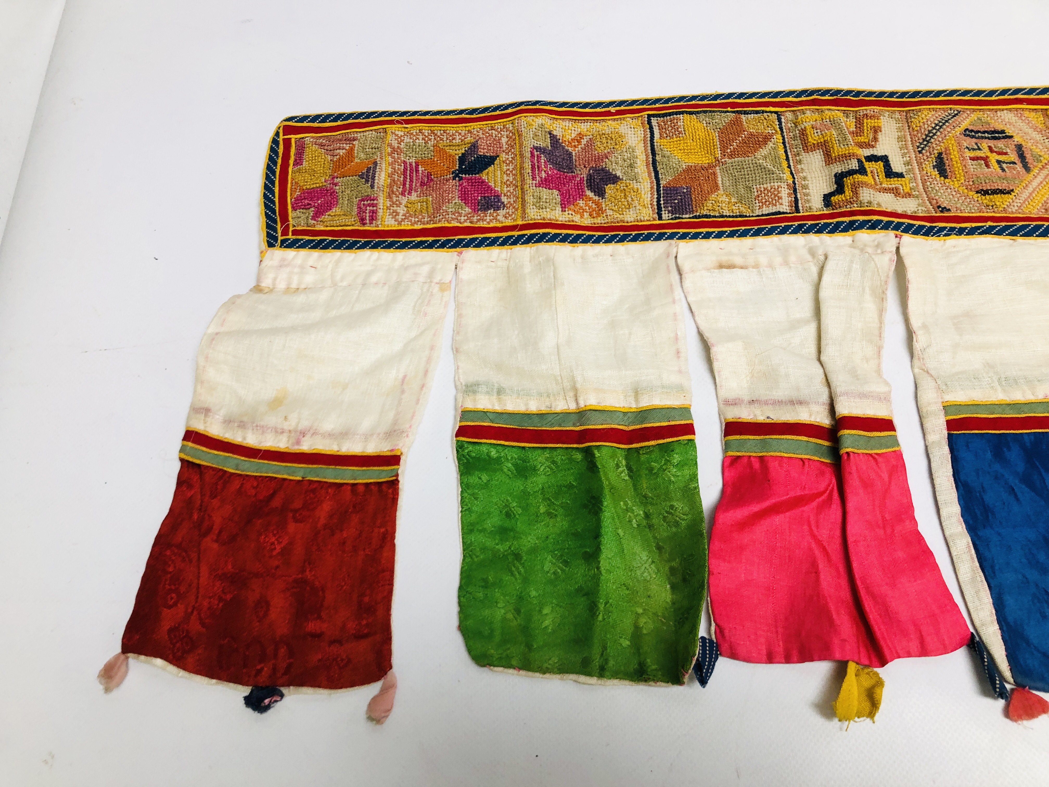 A HANDMADE ETHNIC TRIBAL SILK AND EMBROIDERED DOOR / WINDOW HANGING. - Image 2 of 5