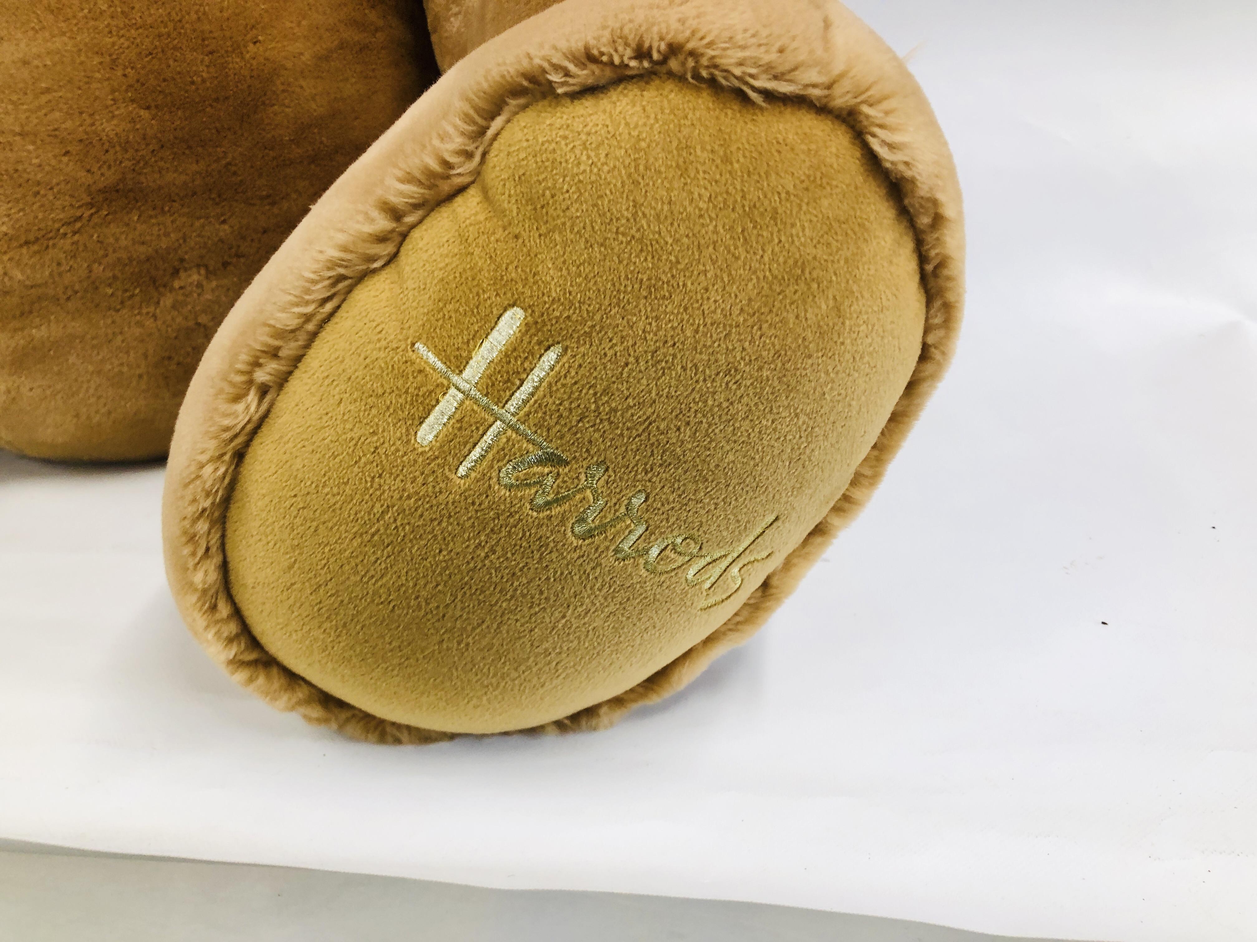 A VERY LARGE HARRODS PLUSH TEDDY BEAR (SEATED HEIGHT 85CM) - Image 3 of 3