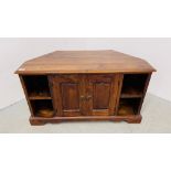 A HARDWOOD RUSTIC CORNER TELEVISION STAND W 1M X D 47CM X H 56CM