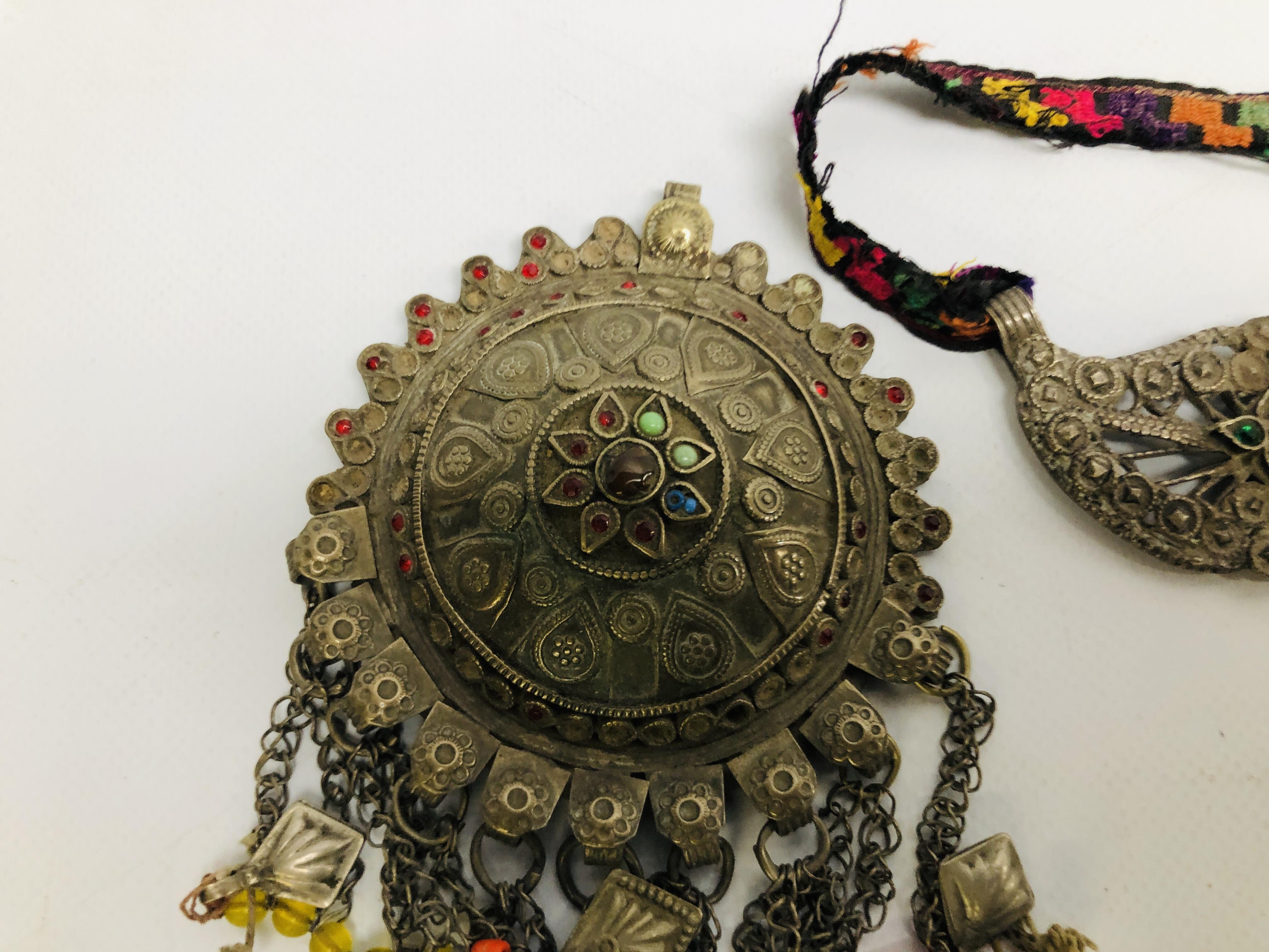A GROUP OF ASSORTED EASTERN STYLE WHITE METAL JEWELLERY AND GARMENT / HEAD ACCESSORIES, - Image 11 of 12