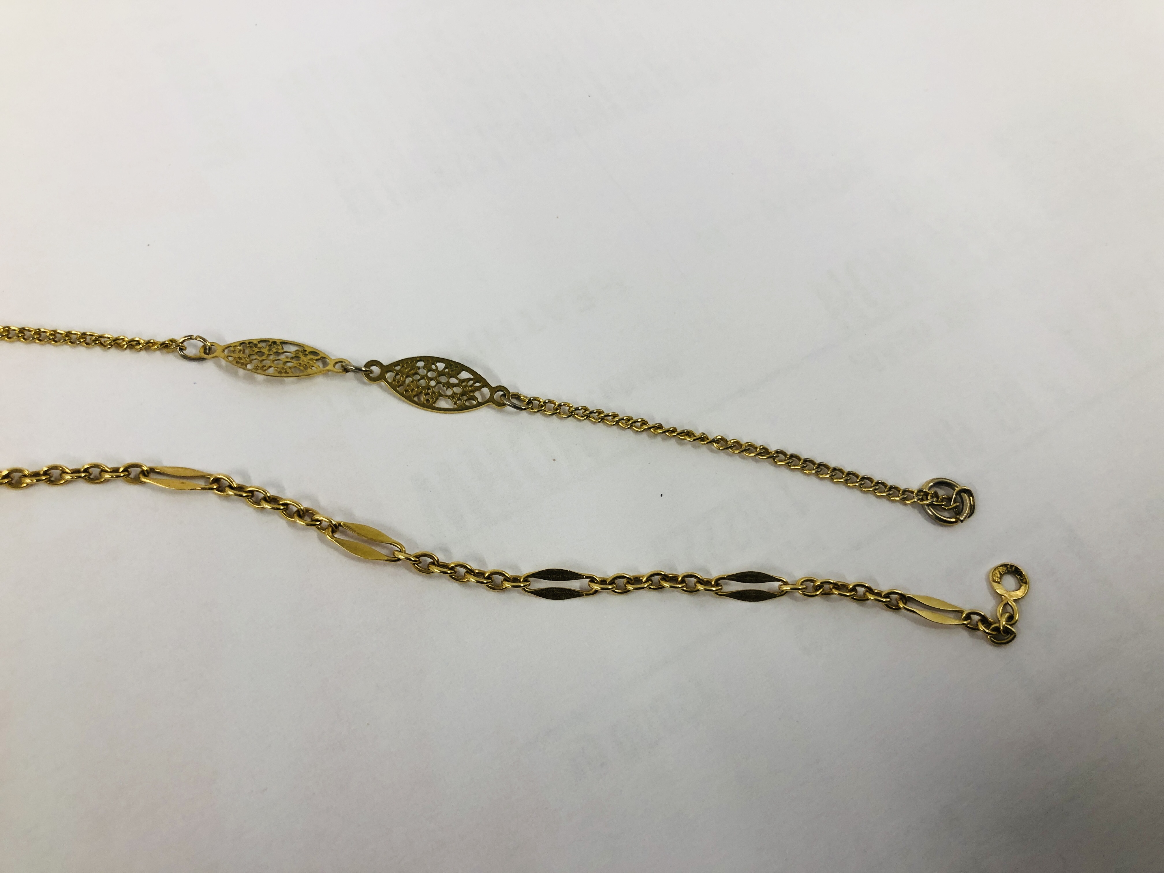 AN ELEGANT NECKLACE OF FINE DESIGN MARKED RL 18K ALONG WITH A FURTHER YELLOW METAL EXAMPLE. - Image 7 of 9