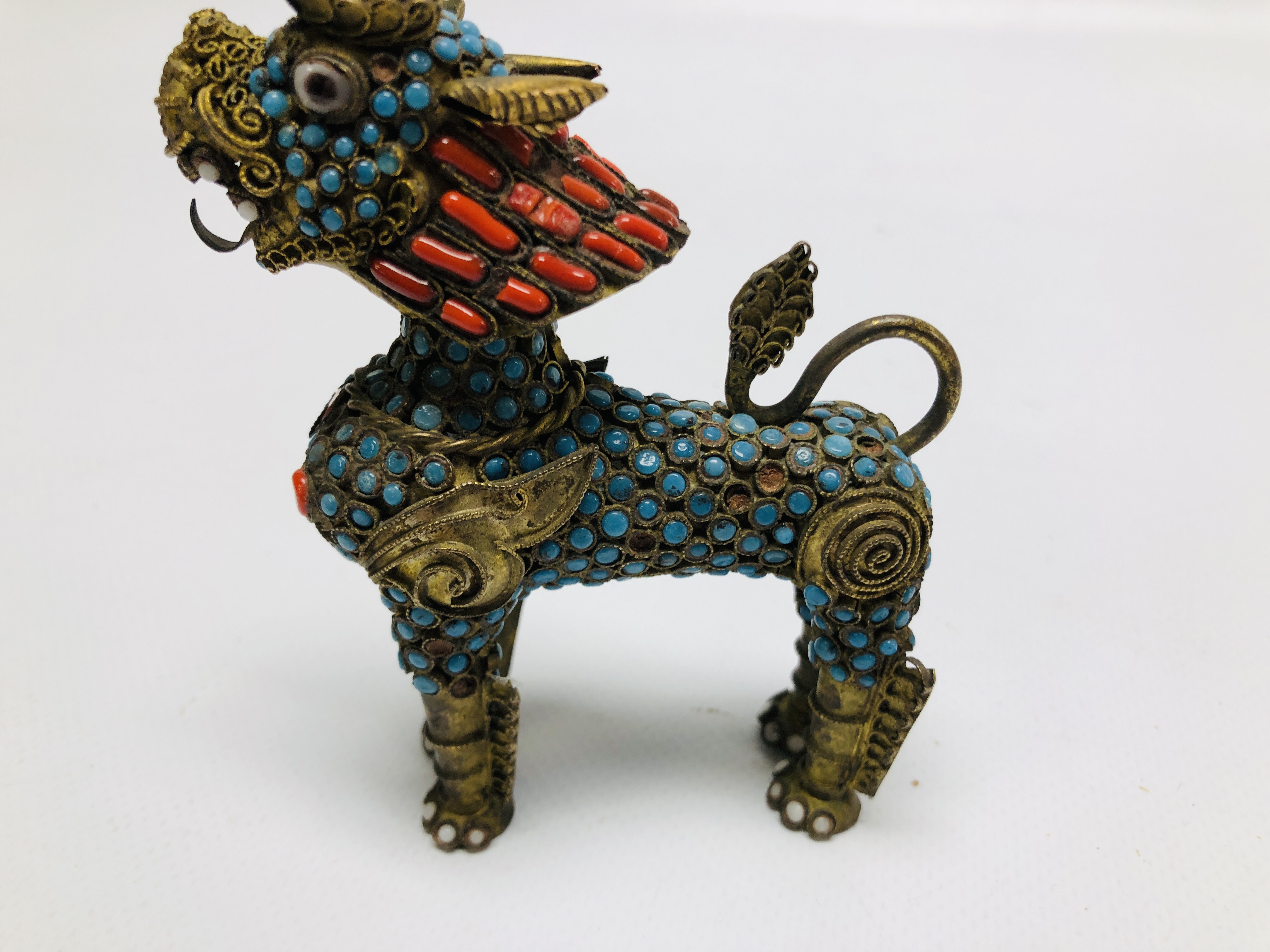 A VINTAGE TIBETAN STYLE PERFUME BOTTLE IN THE FORM OF A FOO DOG INSET WITH COLOURED STONES, - Image 3 of 9