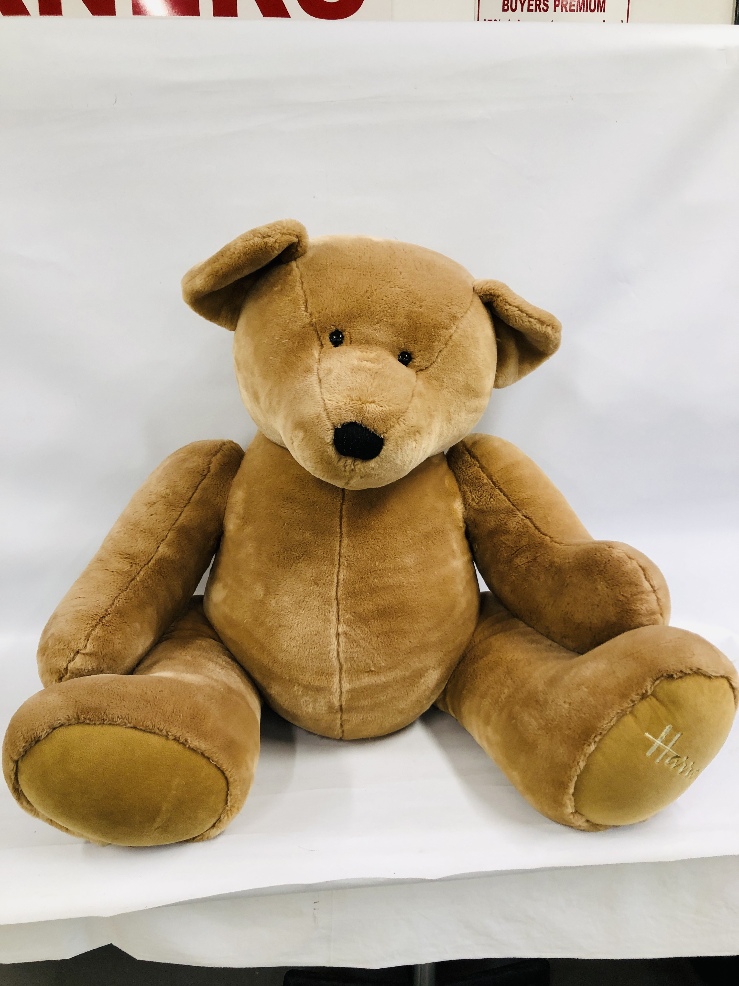 A VERY LARGE HARRODS PLUSH TEDDY BEAR (SEATED HEIGHT 85CM)