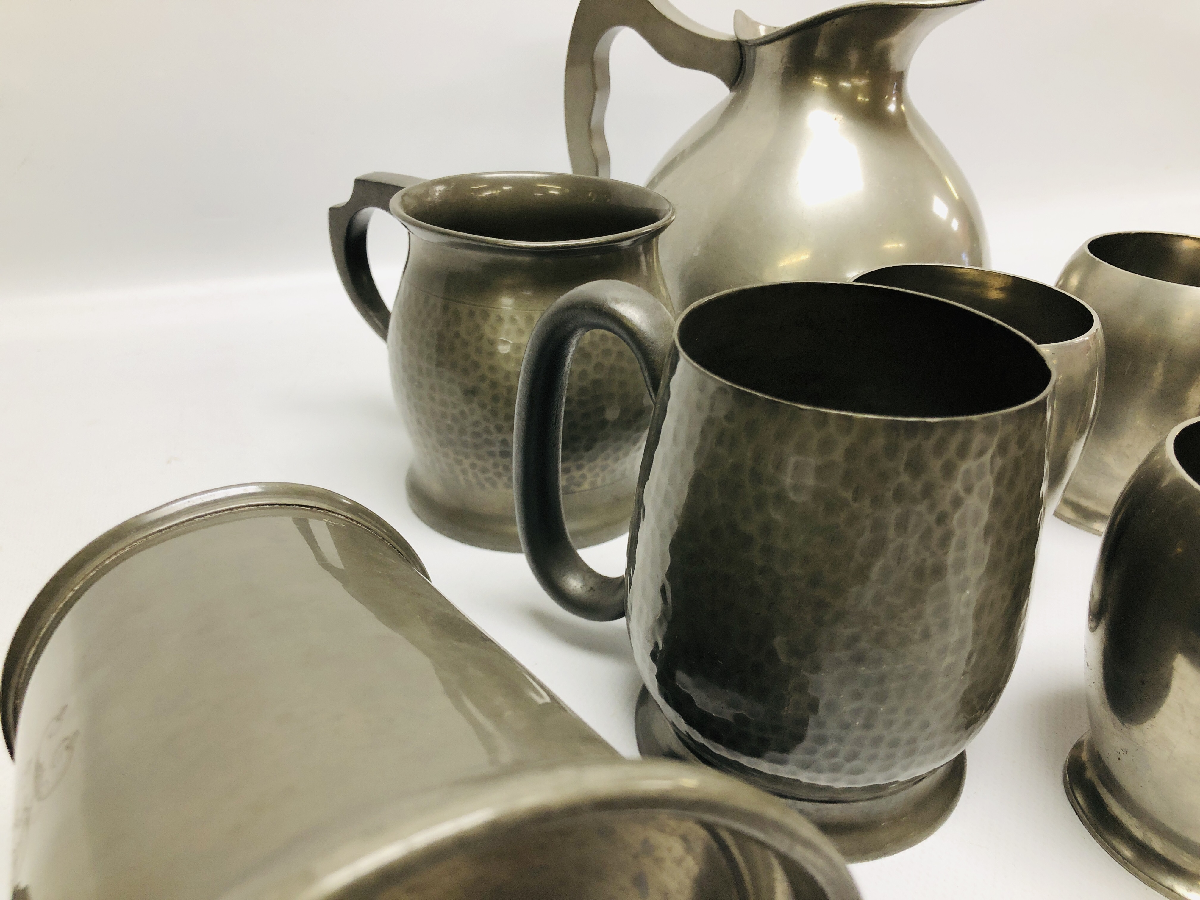 A SET OF SIX MANOR PEWTER MUGS ALONG WITH MANOR PEWTER JUG ALONG WITH FOUR FURTHER PEWTER TANKARDS - Image 7 of 7