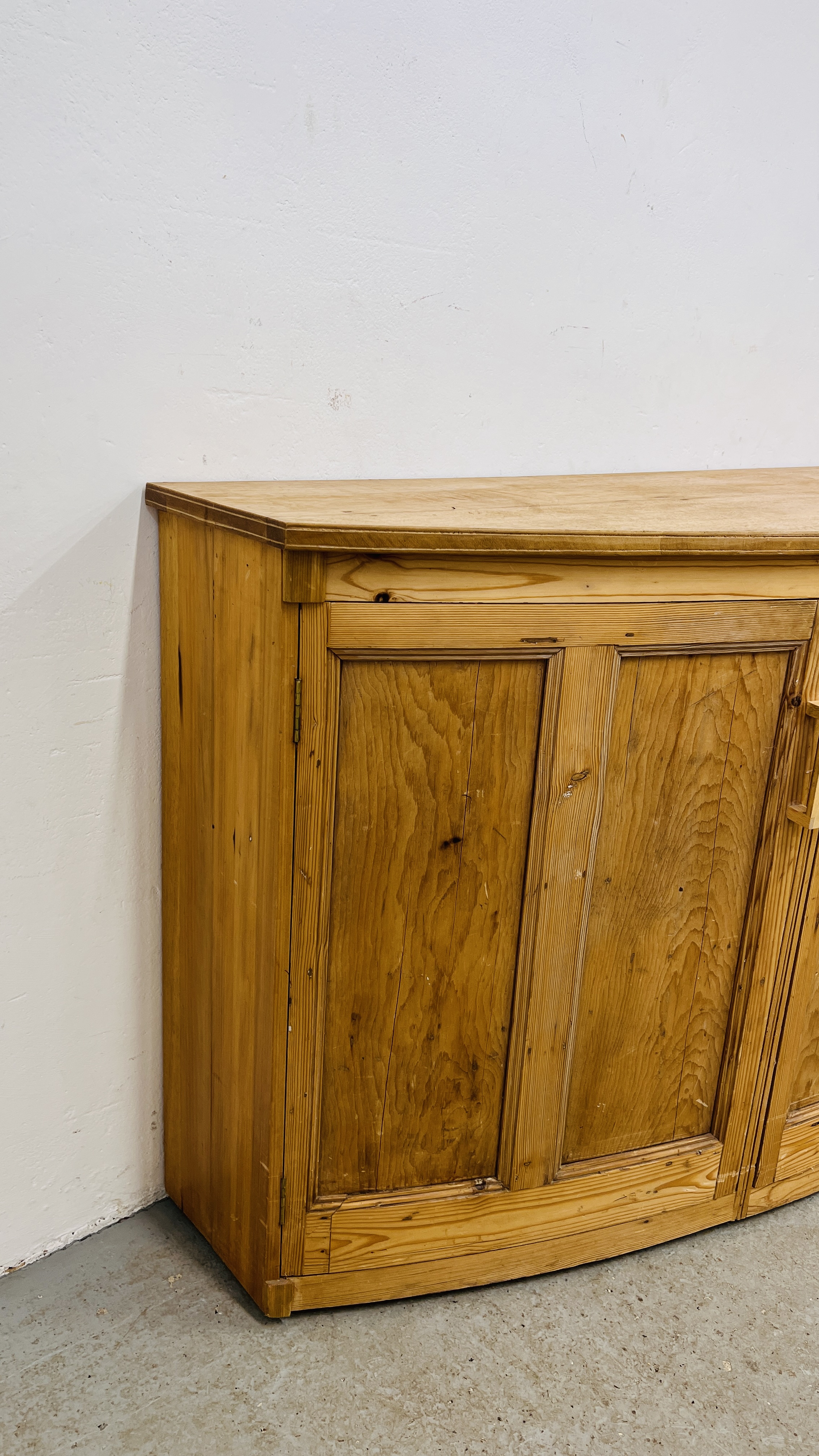 A LARGE SOLID PINE BOW FRONTED 4 DOOR SIDE CABINET W 246CM. X D 61CM. X H 96CM. - Image 8 of 11