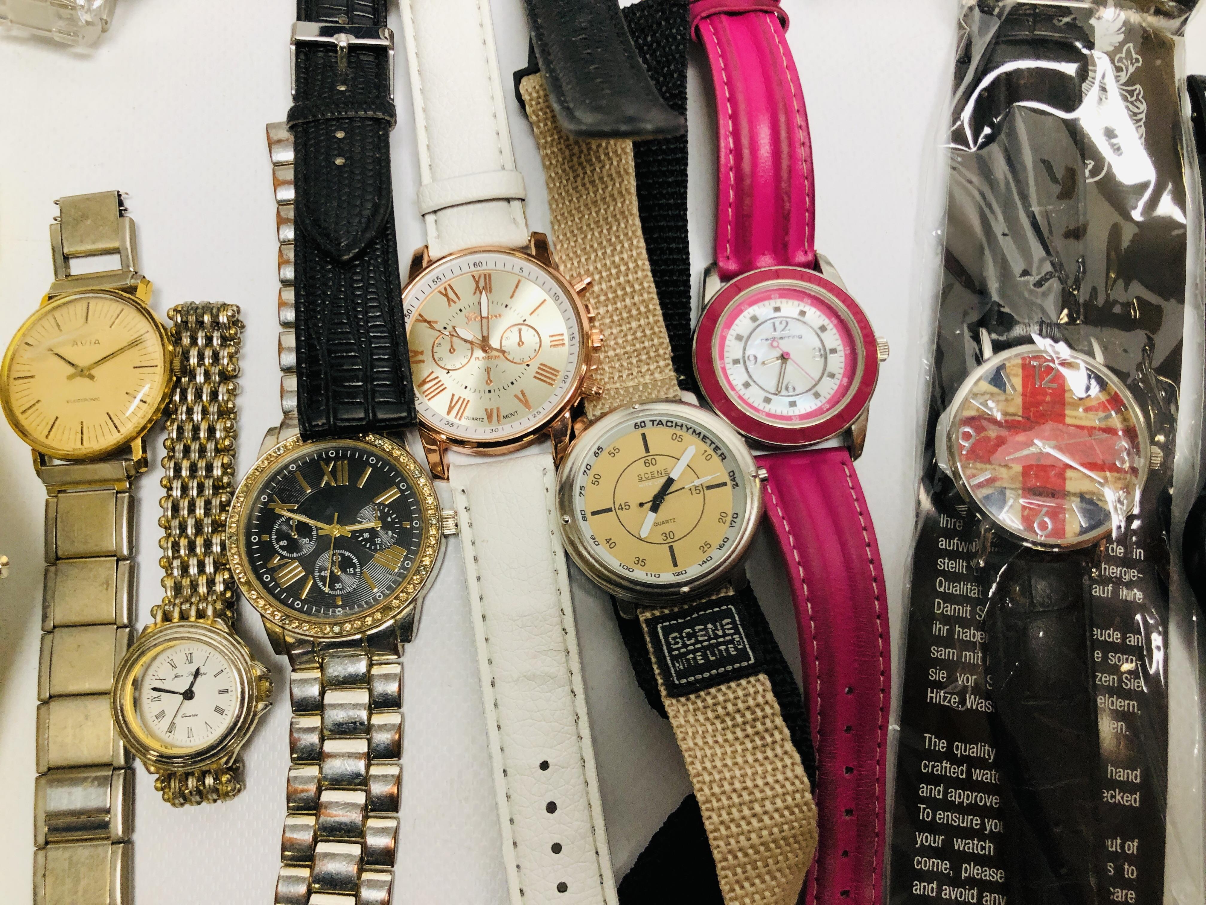 BOX OF ASSORTED WRIST WATCHES TO INCLUDE DESIGNER BRANDED, PULSAR, SEKONDA ETC. - Image 8 of 9