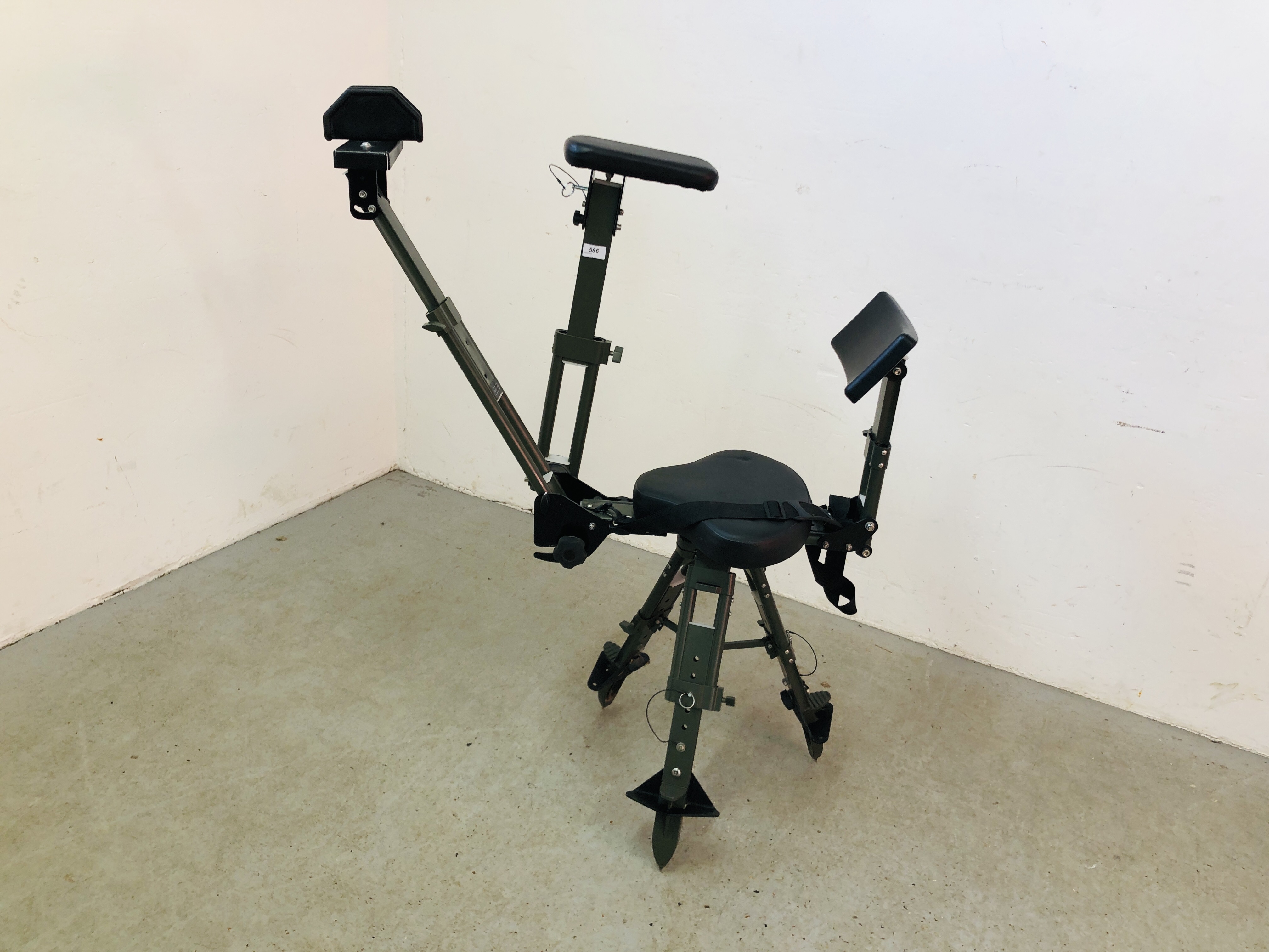 AN IDLEBACK ADJUSTABLE REVOLVING SHOOTING CHAIR WITH COMFORT SEAT.