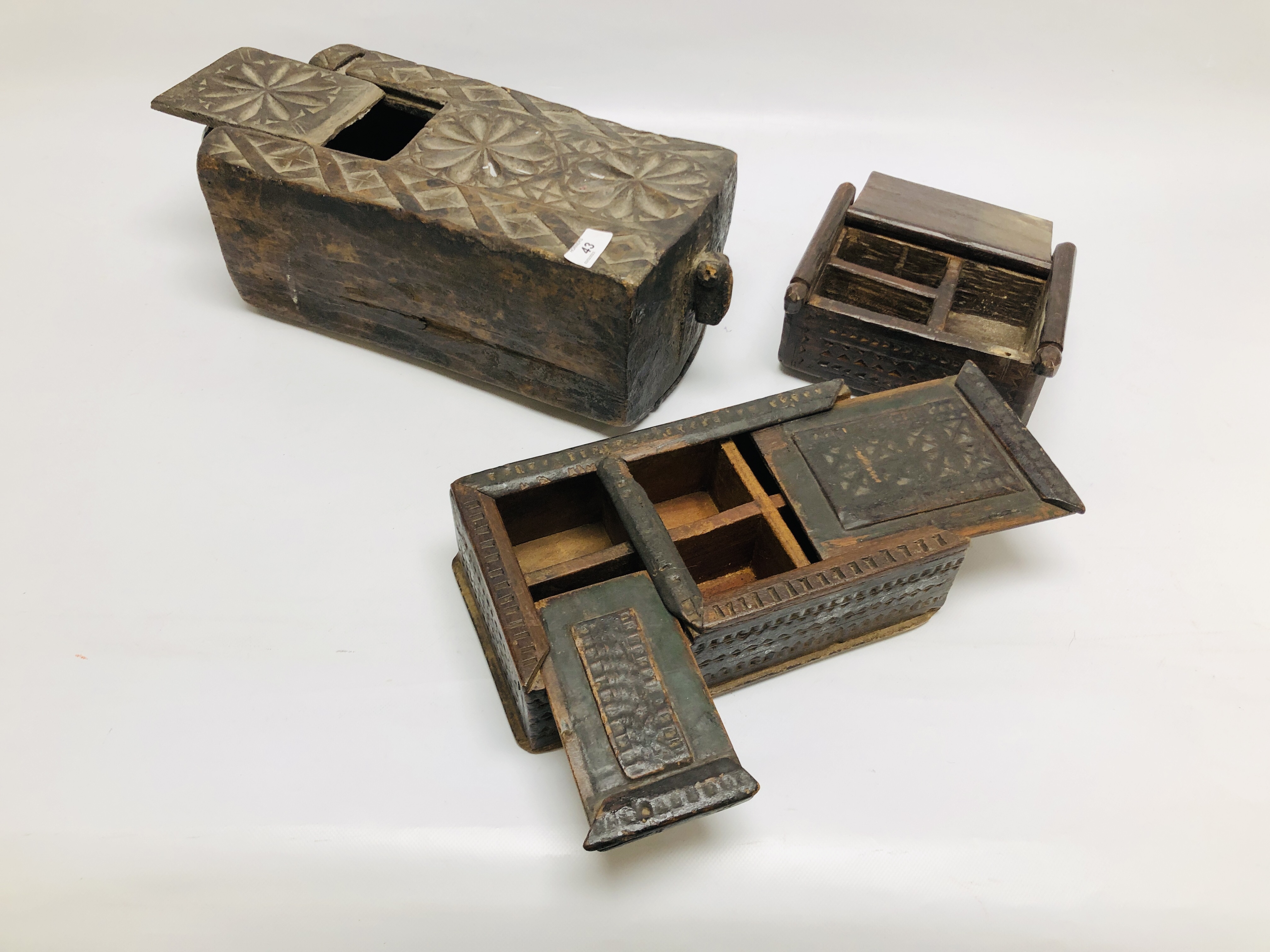 A GROUP OF ELABORATE ETHNIC HARDWOOD CARVED STORAGE BOXES / CONTAINERS. - Image 2 of 6