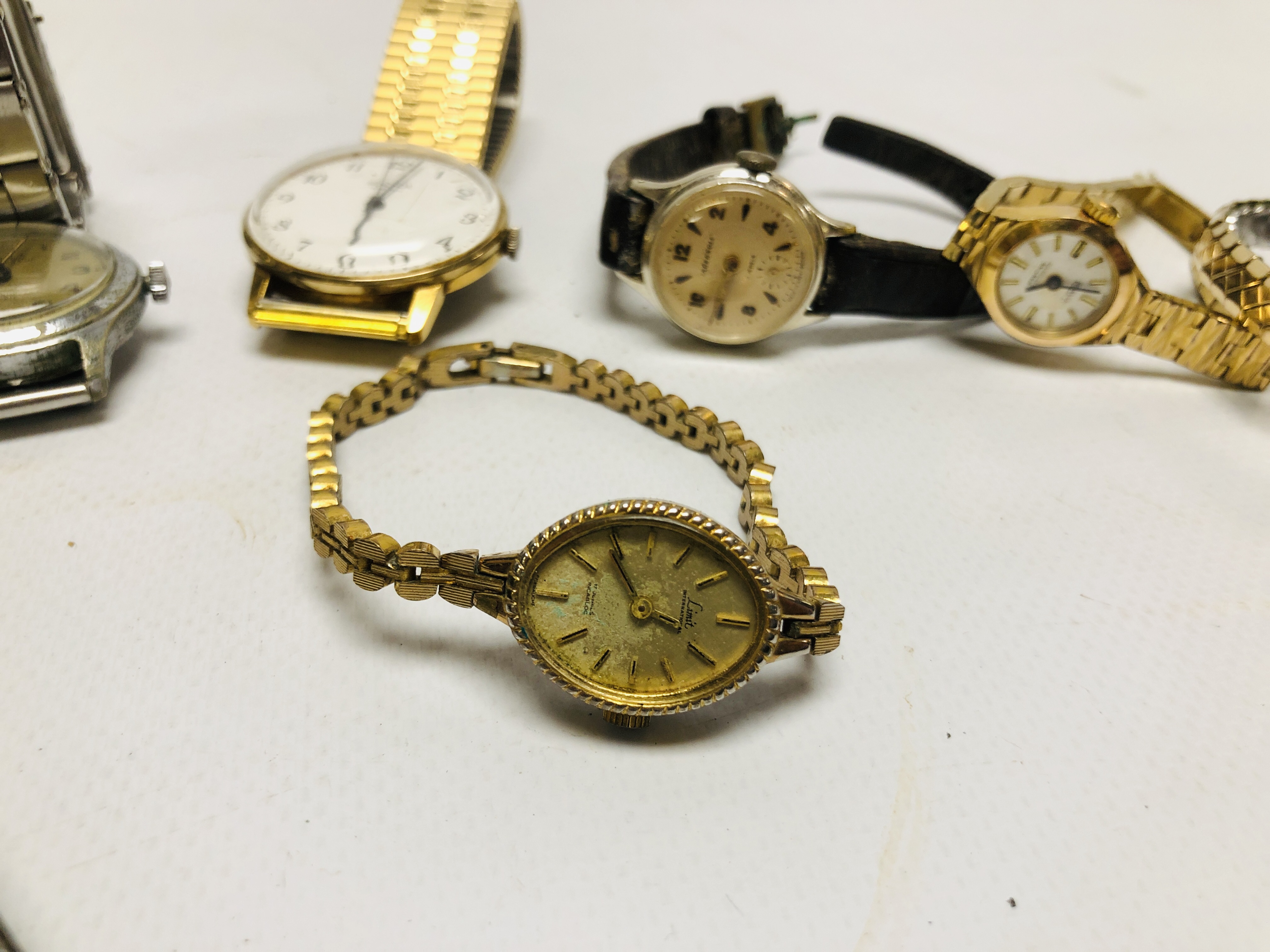 A GROUP OF SIX VINTAGE WRIST WATCHES TO INCLUDE MONTINE, INGERSOLL, ERMANO, 17 JEWELS INCABLOC, - Image 4 of 5