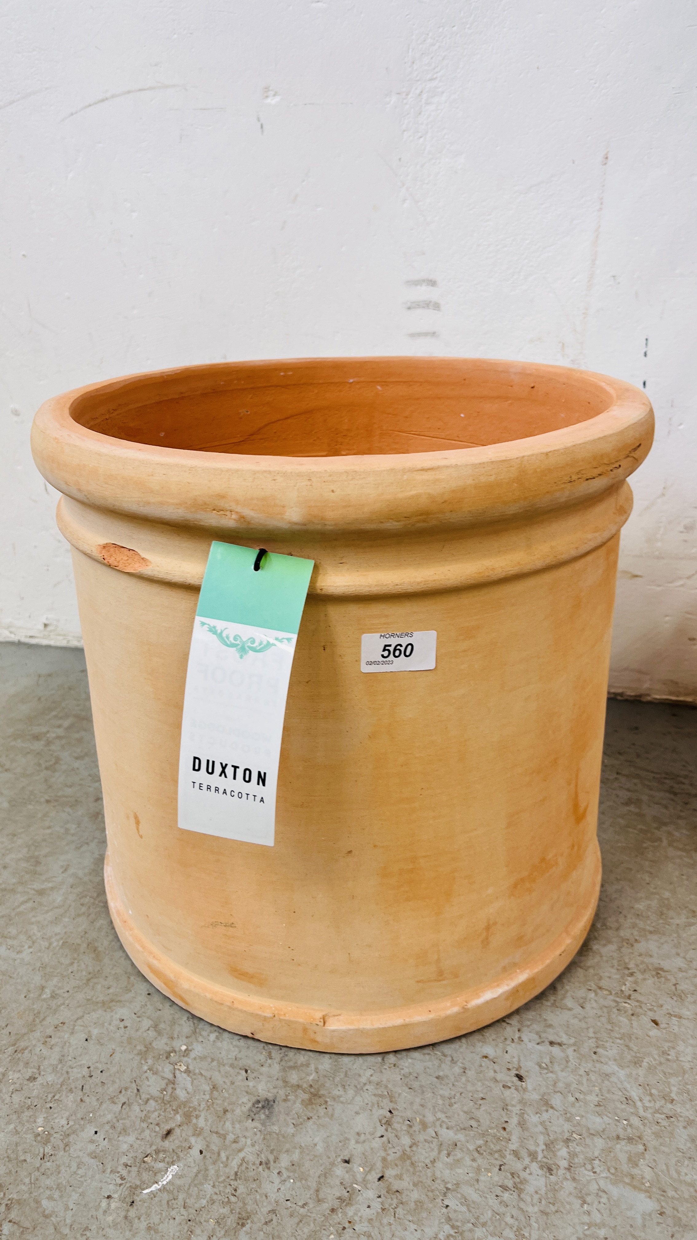 2 LARGE TERRACOTTA PLANT POTS INCLUDE DAXTON AND ARTIFICIAL TREE (THE LARGEST POT - DIAMETER 36CM) - Image 2 of 4