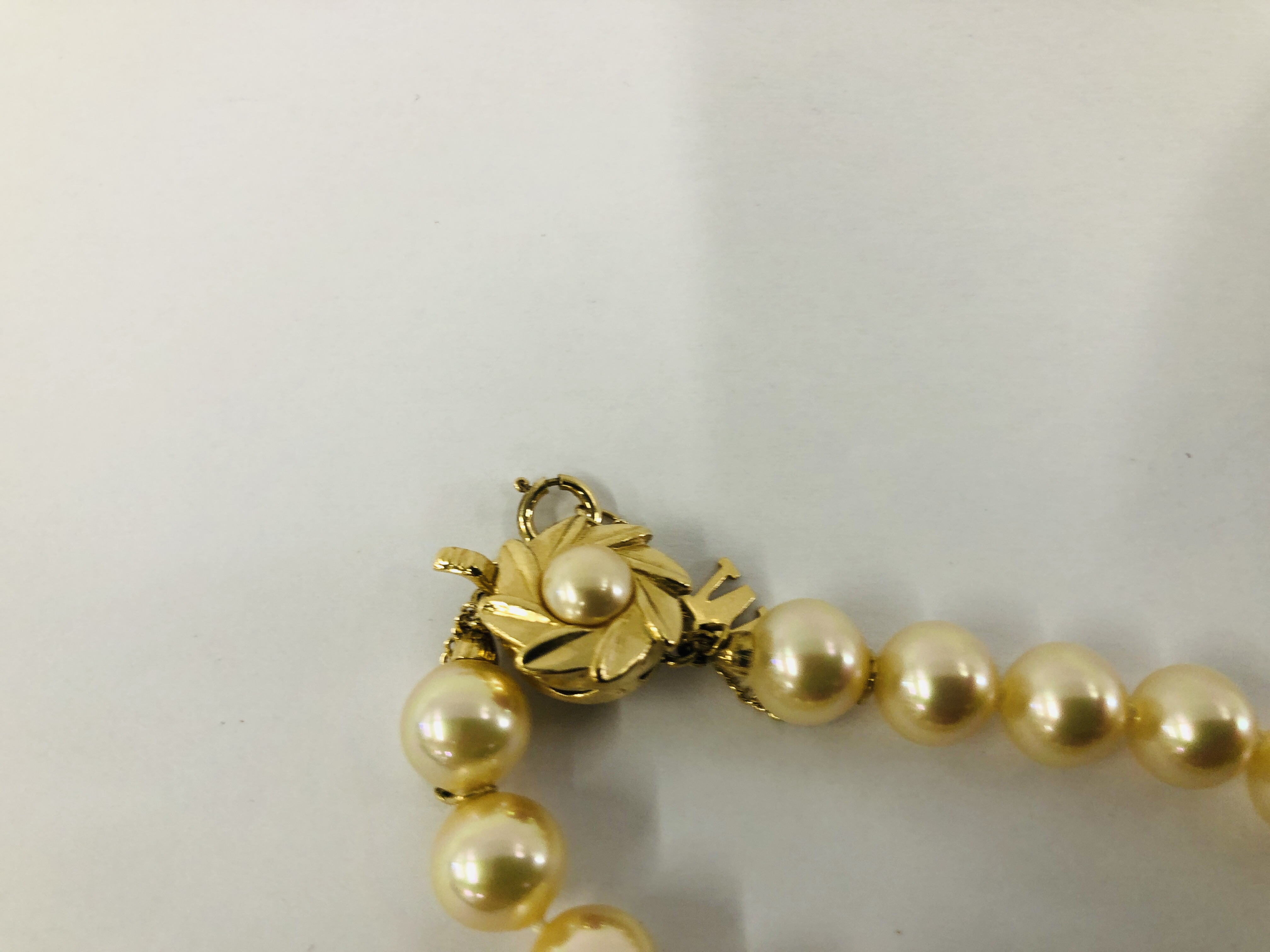 A MODERN STRAND OF "MAJORICAN" SIMULATED PEARLS HAVING A CLASP MARKED 925 ALONG WITH A PAIR OF - Image 6 of 9