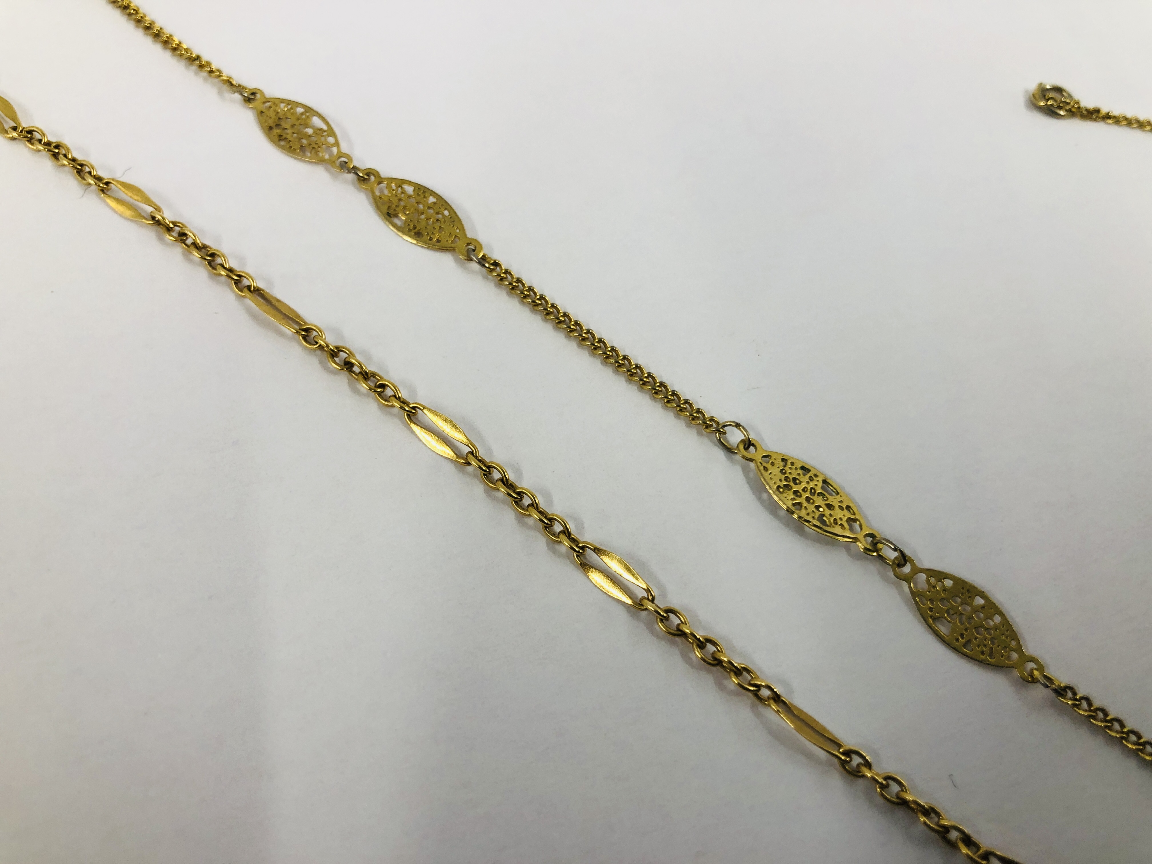 AN ELEGANT NECKLACE OF FINE DESIGN MARKED RL 18K ALONG WITH A FURTHER YELLOW METAL EXAMPLE. - Image 3 of 9