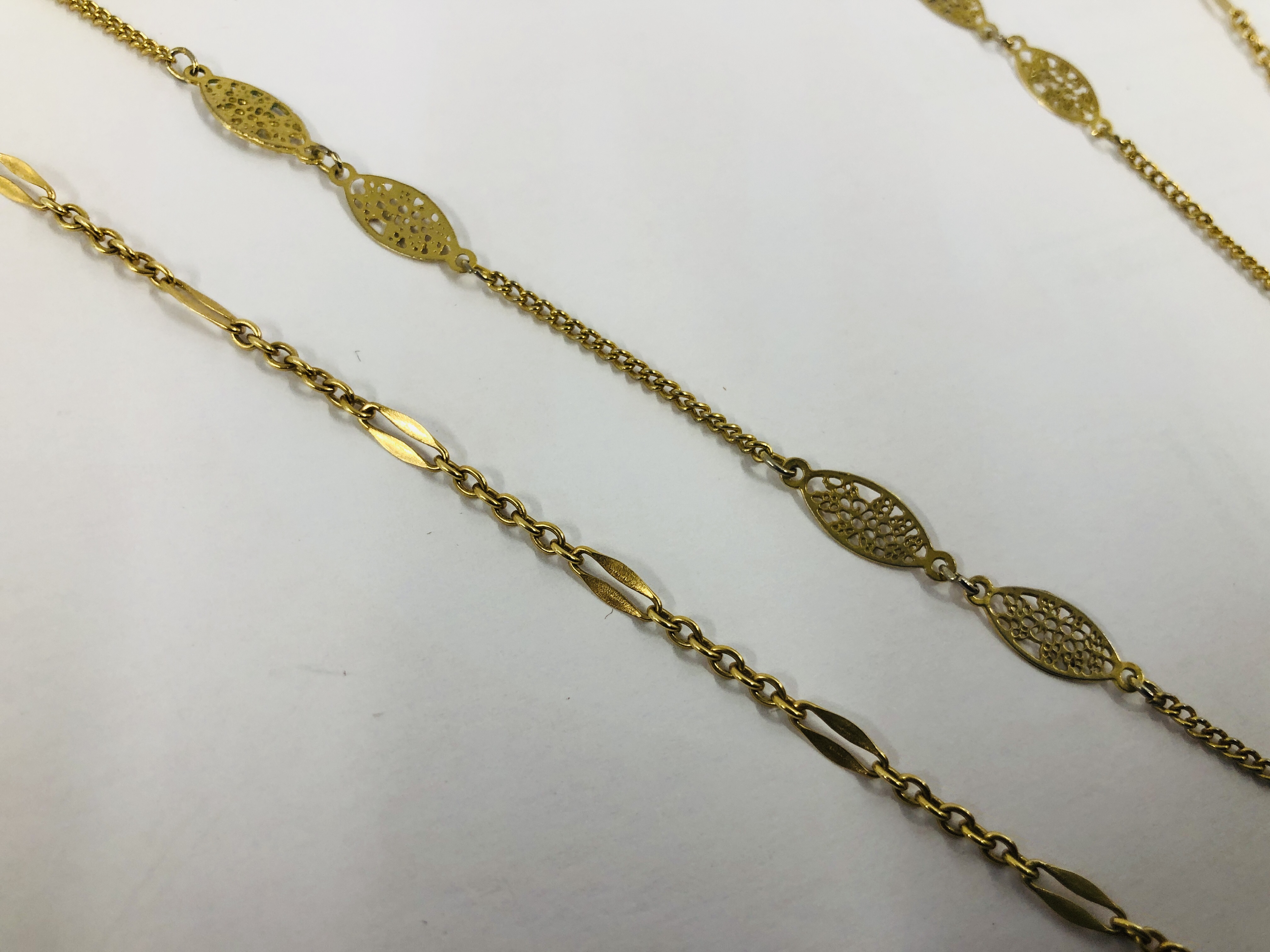 AN ELEGANT NECKLACE OF FINE DESIGN MARKED RL 18K ALONG WITH A FURTHER YELLOW METAL EXAMPLE. - Image 4 of 9