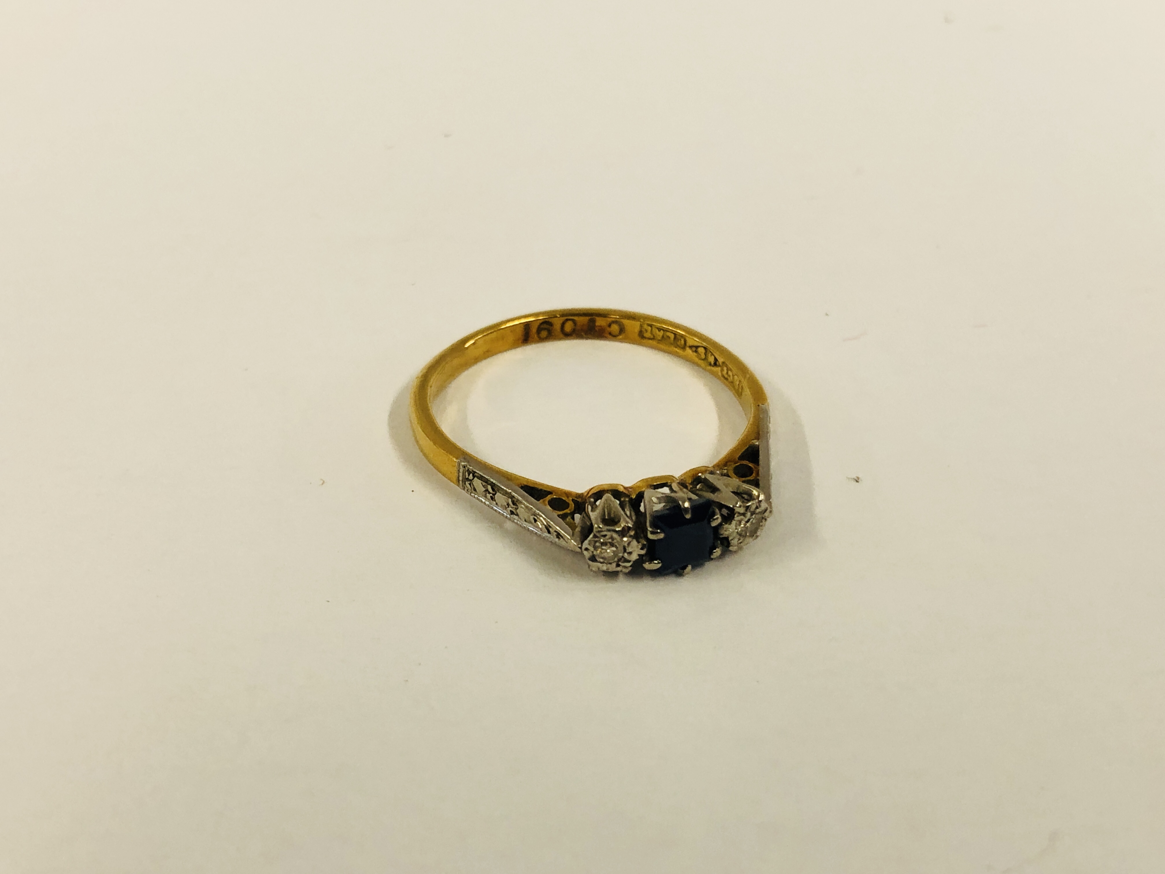 VINTAGE 18CT GOLD DIAMOND AND SAPPHIRE RING - Image 2 of 11