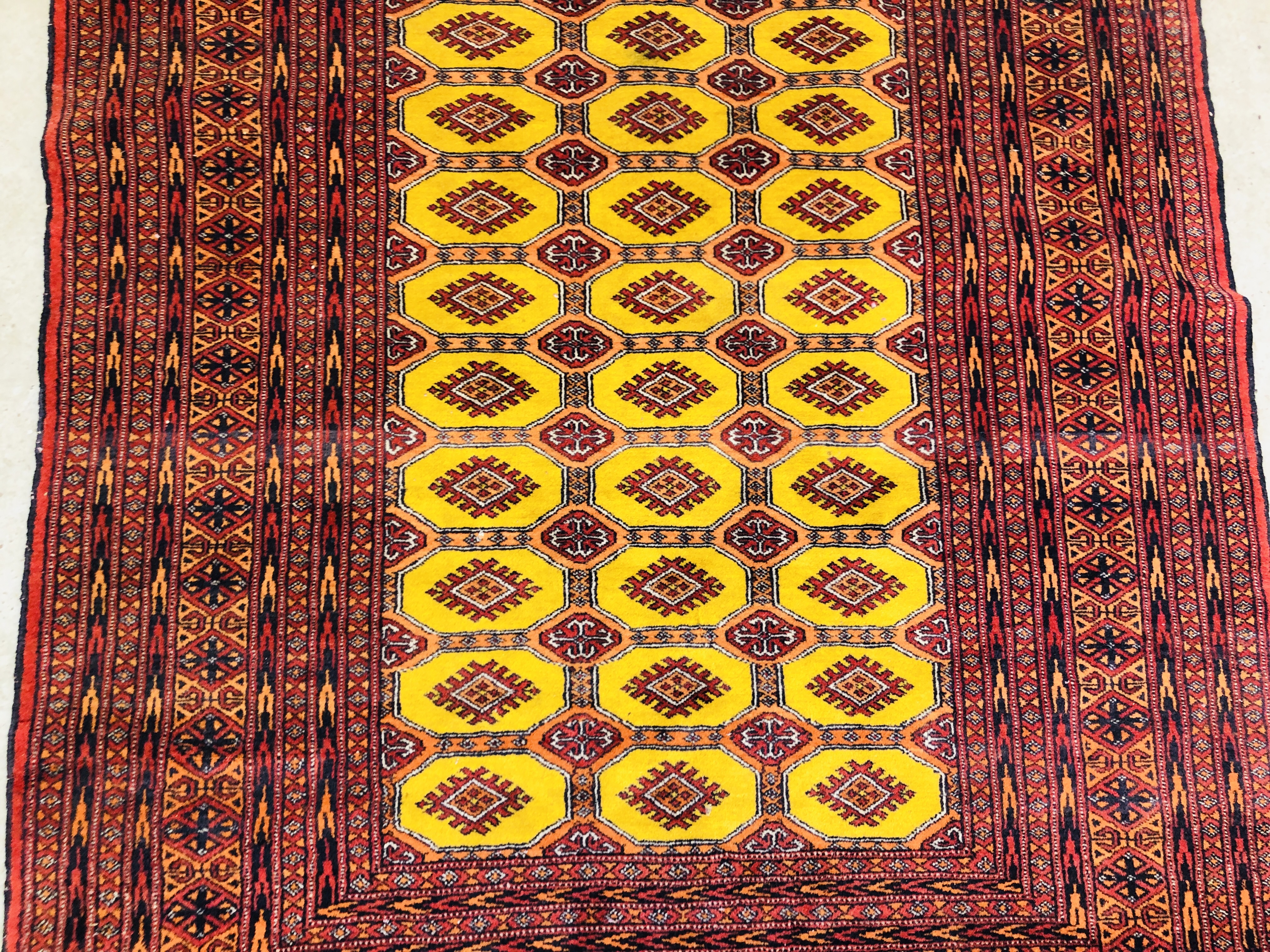 A MODERN TURKOMAN STYLE RUG WITH CENTRAL YELLOW FIELD, 72 INCH X 50 INCH. - Image 4 of 6