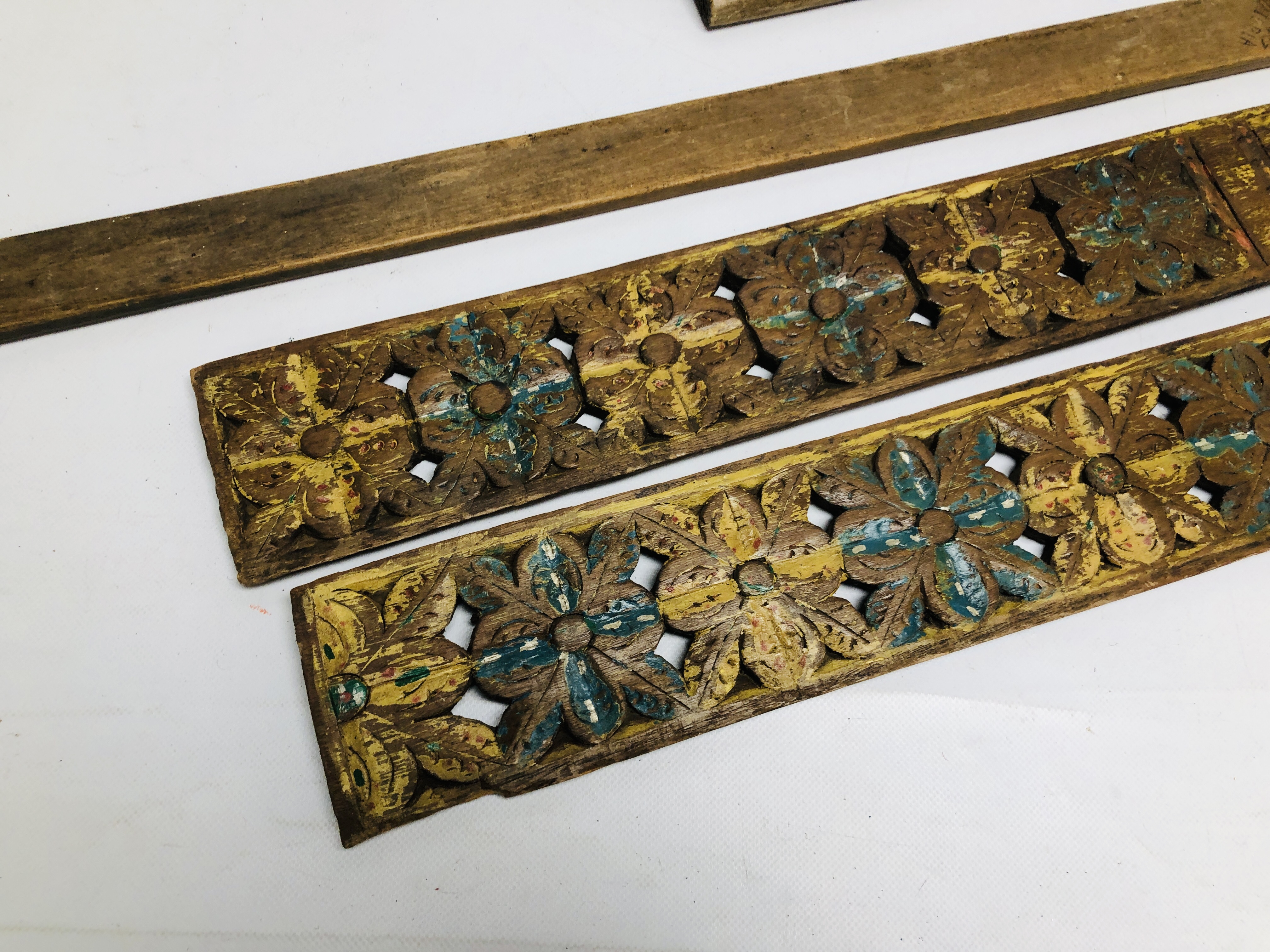 A PAIR OF CARVED HARDWOOD PIERCED BOARDS, WITH PAINTED FLOWERS AND LEAVES HEIGHT 88.5CM. - Image 2 of 10