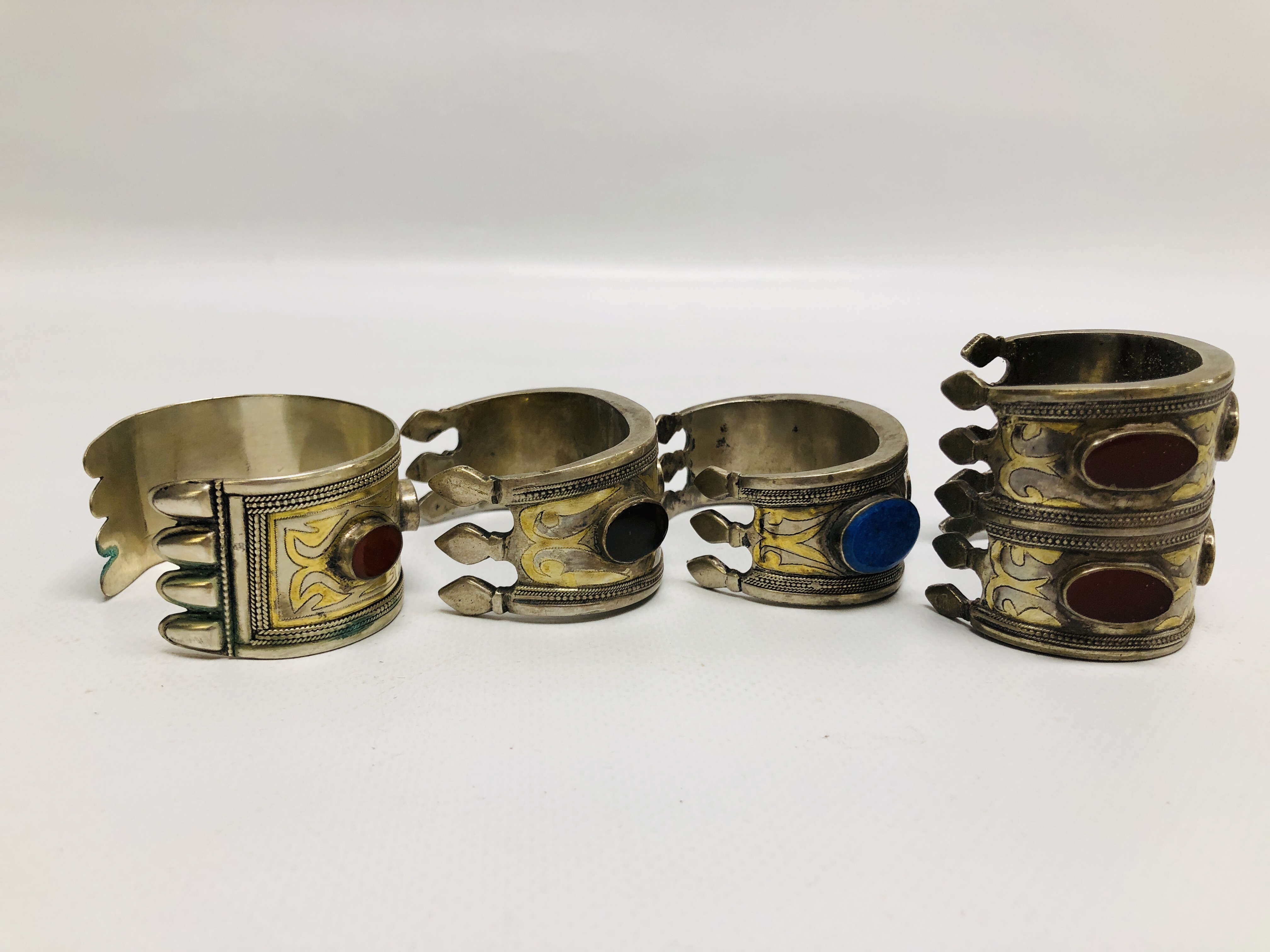 A GROUP OF 4 EASTERN STYLE WHITE METAL CUFF BRACELETS, INSET WITH OVAL STONES. - Image 7 of 8