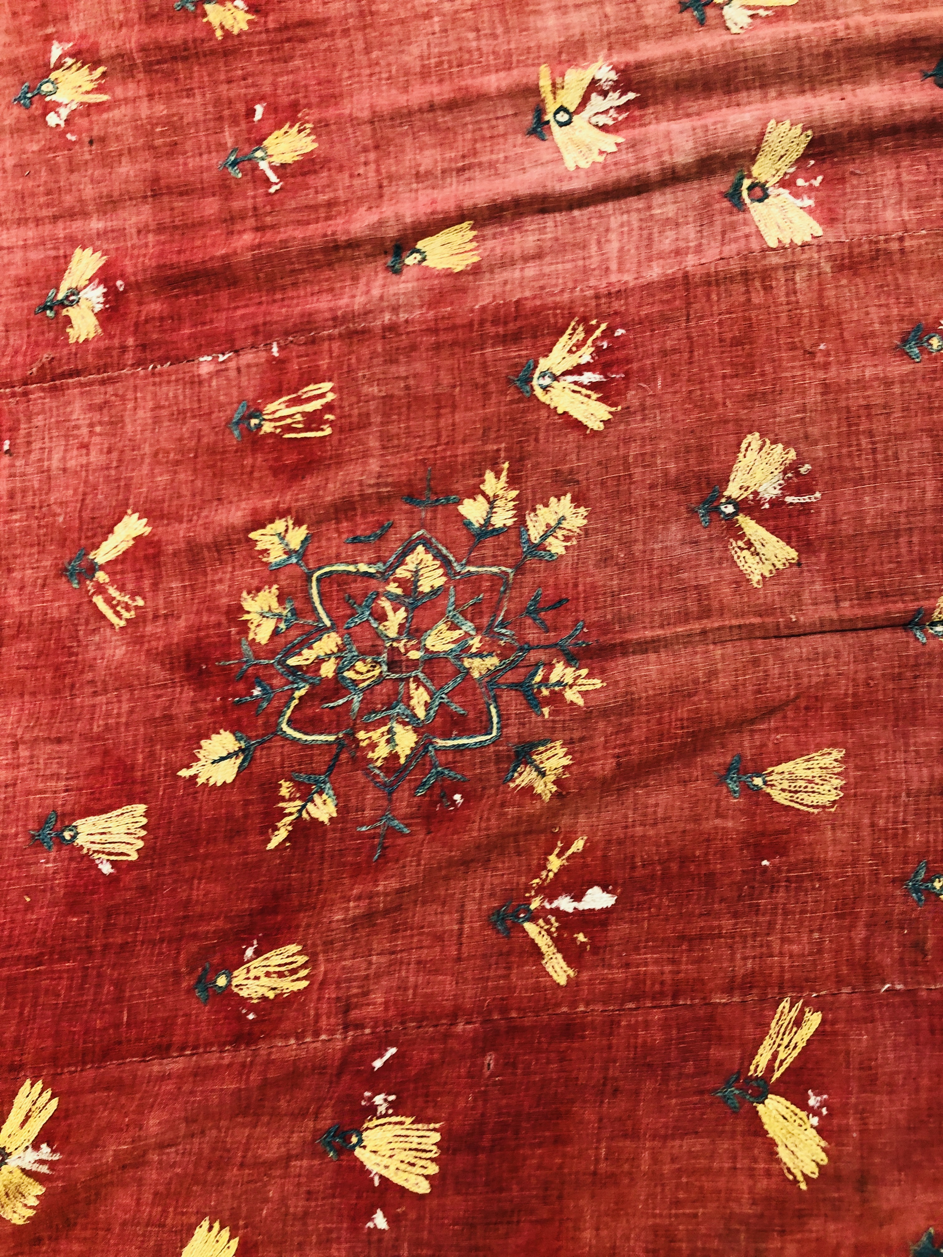 A GROUP OF SIX EASTERN AND ASIAN STYLE HAND CRAFTED NEEDLEWORK CLOTH AND SILK EMBROIDERY PANELS AND - Image 19 of 20