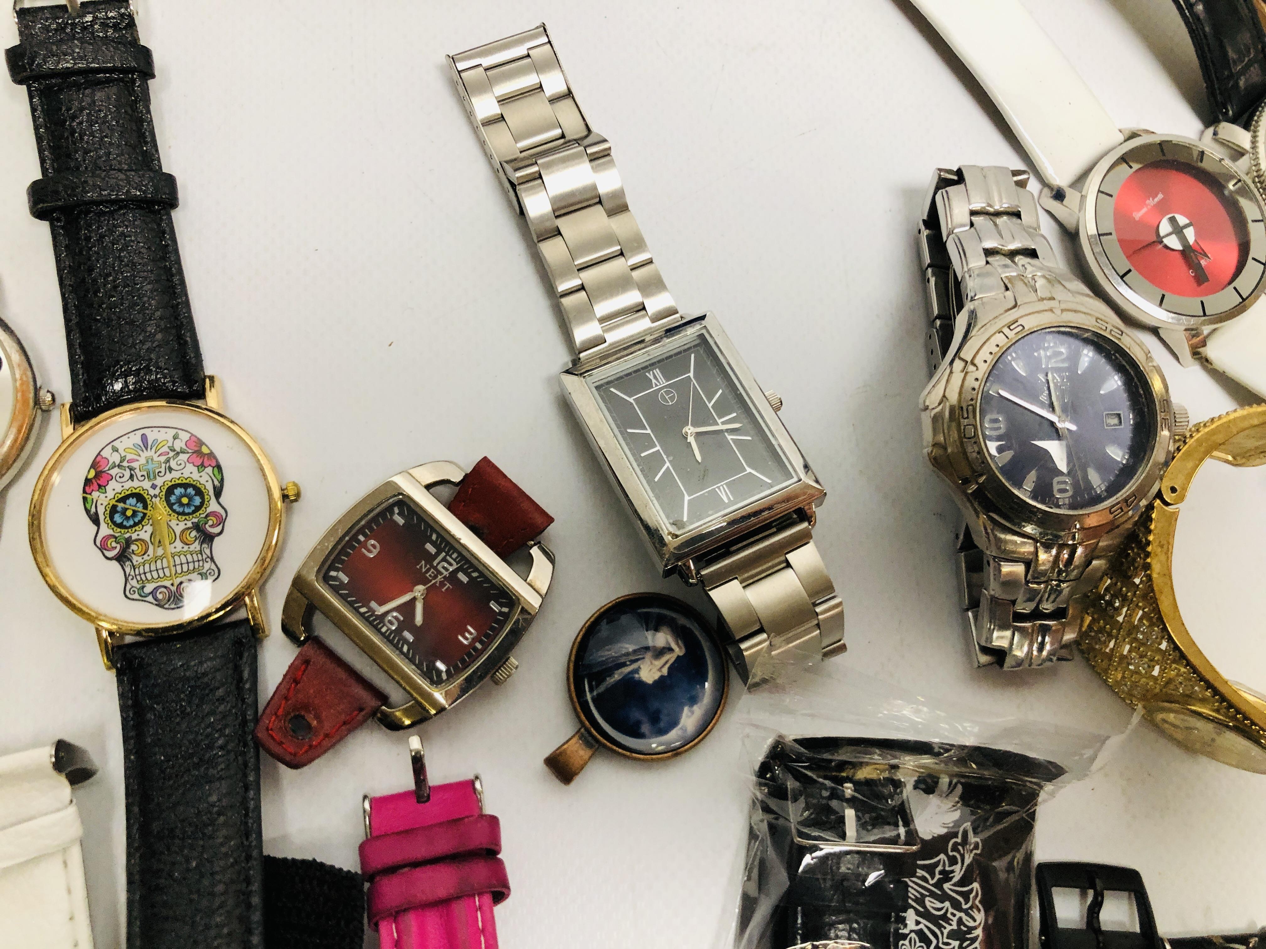 BOX OF ASSORTED WRIST WATCHES TO INCLUDE DESIGNER BRANDED, PULSAR, SEKONDA ETC. - Image 4 of 9