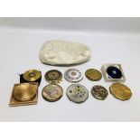 A COLLECTION OF 10 ASSORTED MAINLY VINTAGE COMPACTS TO INCLUDE STRATTON AND ZENETTE ETC.