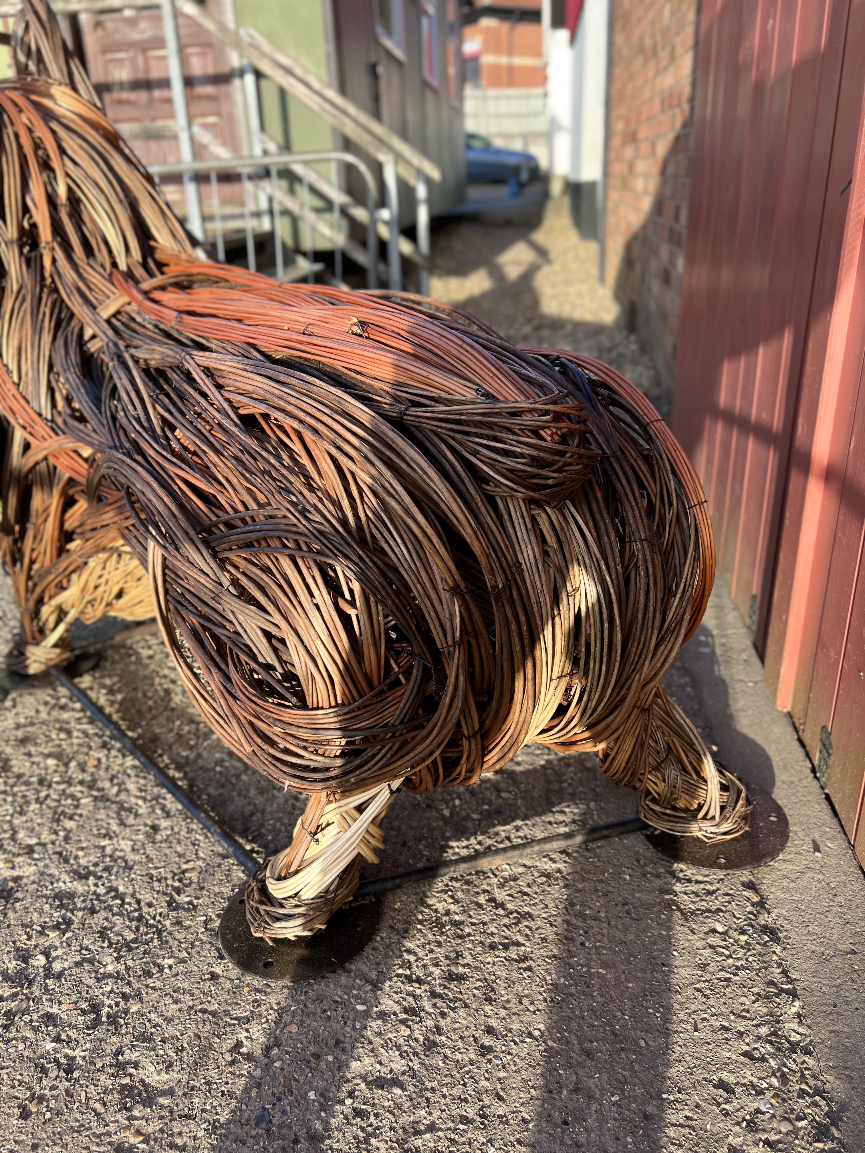 A TIN HOUSE OVERSIZE WILLOW CORGI SCULPTURE BY ALI MACKENZIE "CRUMPET" No. - Bild 8 aus 12