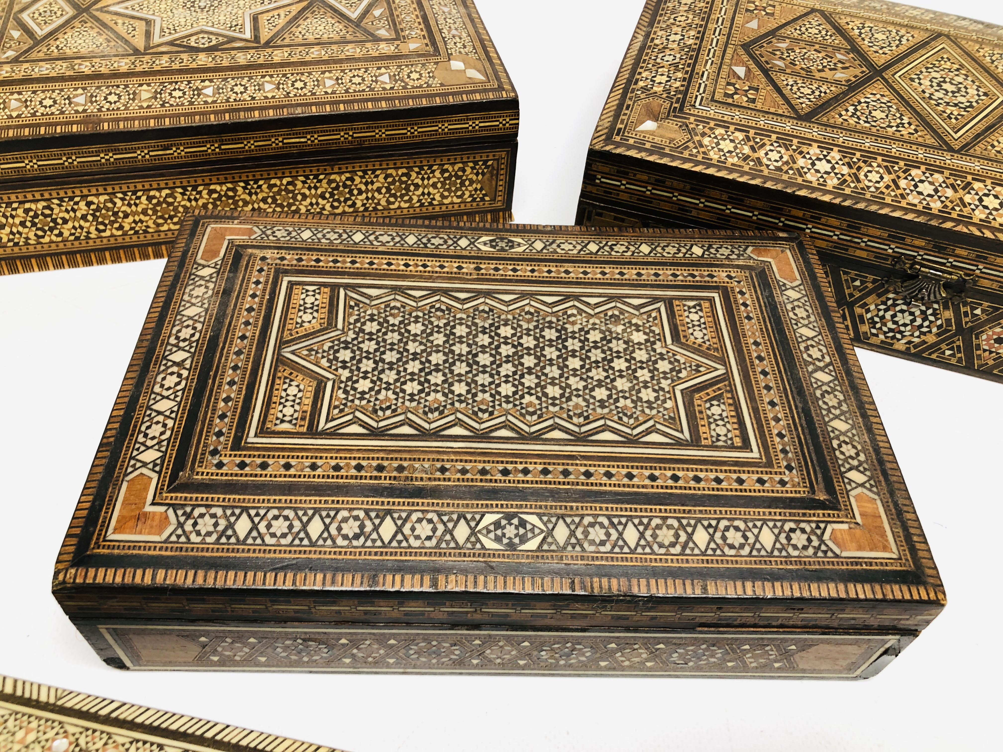 A COLLECTION OF 5 ASSORTED INLAID MARQUETRY BOXES. - Image 4 of 7