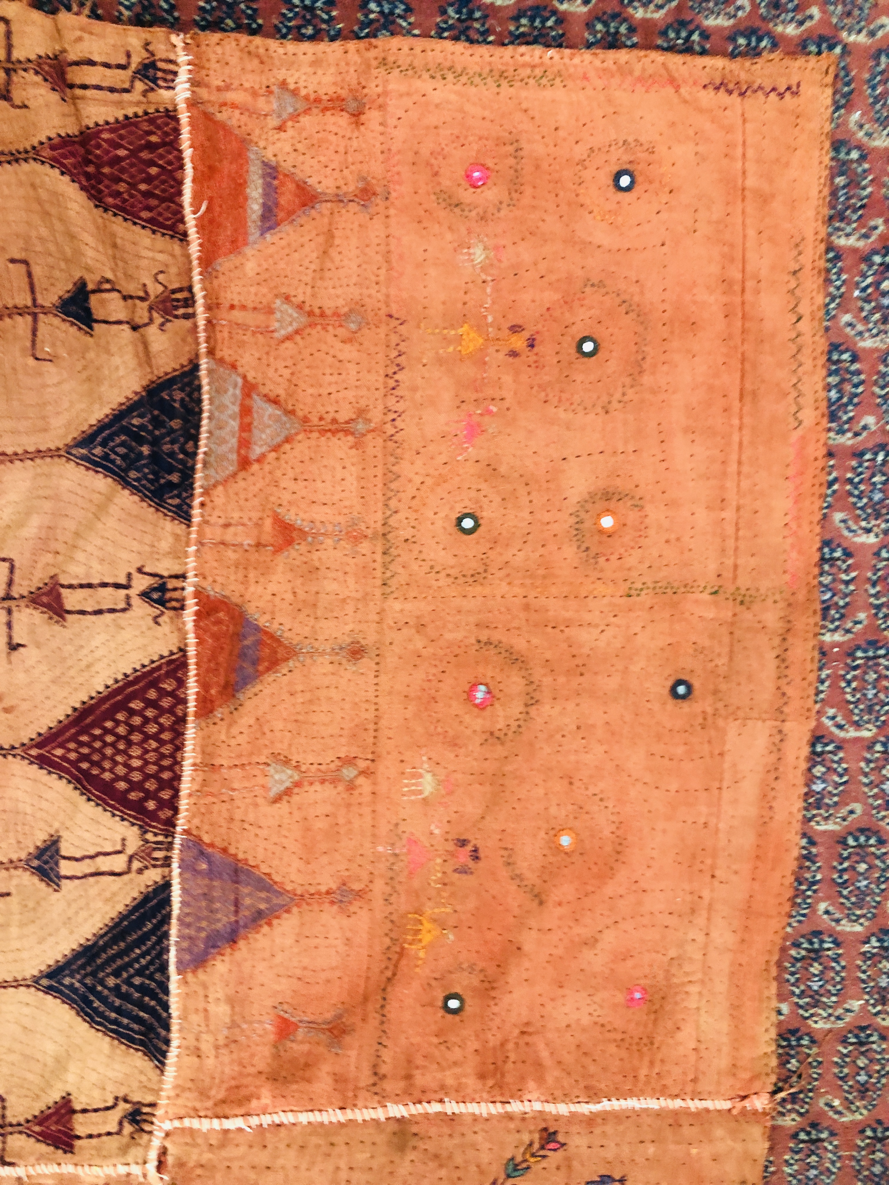 A GROUP OF THREE VINTAGE HAND CRAFTED EMBROIDERED NEEDLEWORK CLOTH PANELS TO INCLUDE A SHISHA - Image 11 of 12