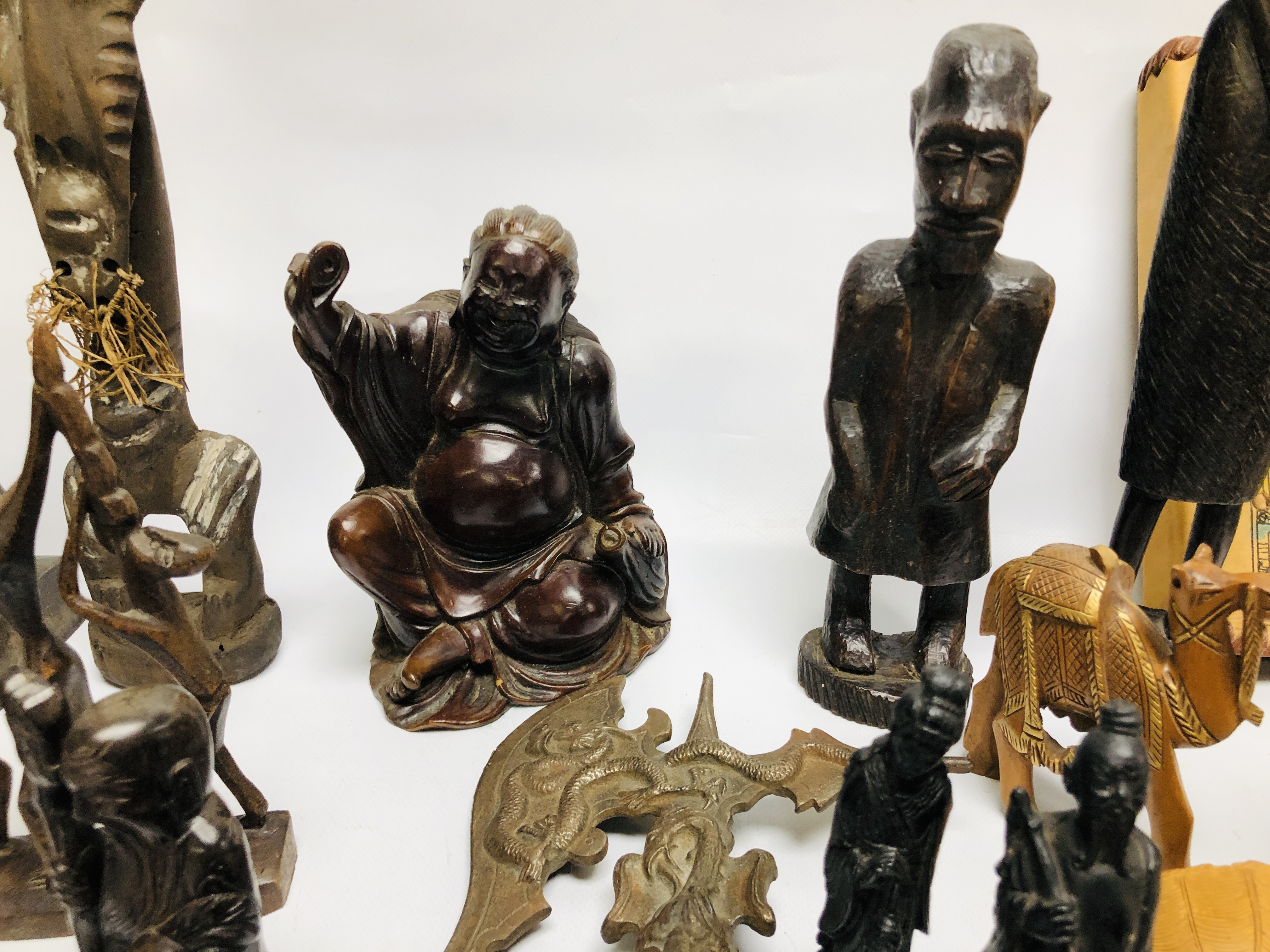 A BOX OF ASSORTED MAINLY HARDWOOD ETHNIC ARTIFACTS COMPRISING OF VARIOUS CARVED FIGURES AND OBJECTS. - Image 4 of 7