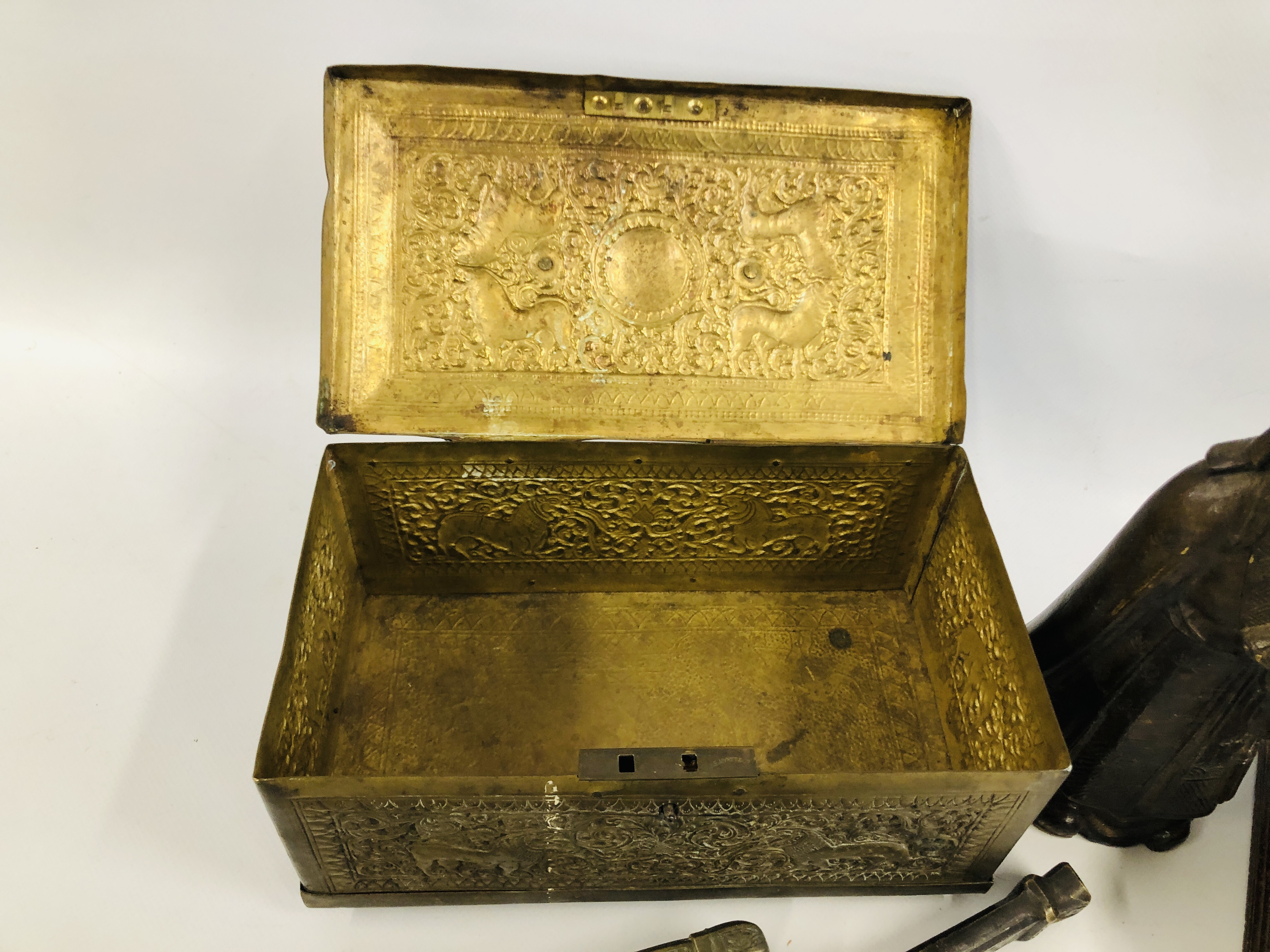 A GROUP OF 3 ASIAN STYLE METAL WORK INKWELLS ALONG WITH AN ELABORATE BRASS EMBOSSED CASKET - Image 4 of 15