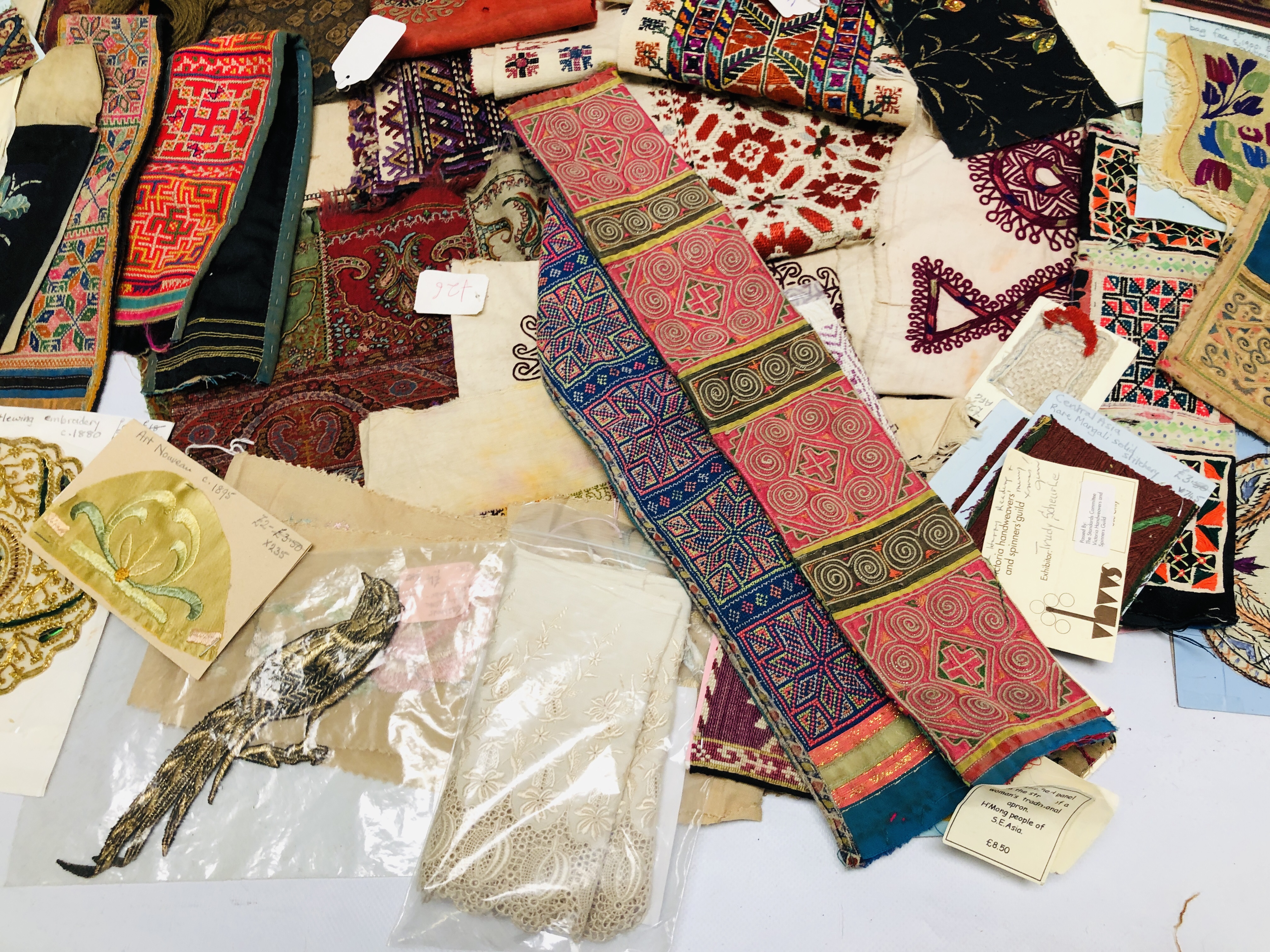 TWO BOXES CONTAINING AN EXTENSIVE COLLECTION OF TEXTILES EXAMPLES. - Image 8 of 8