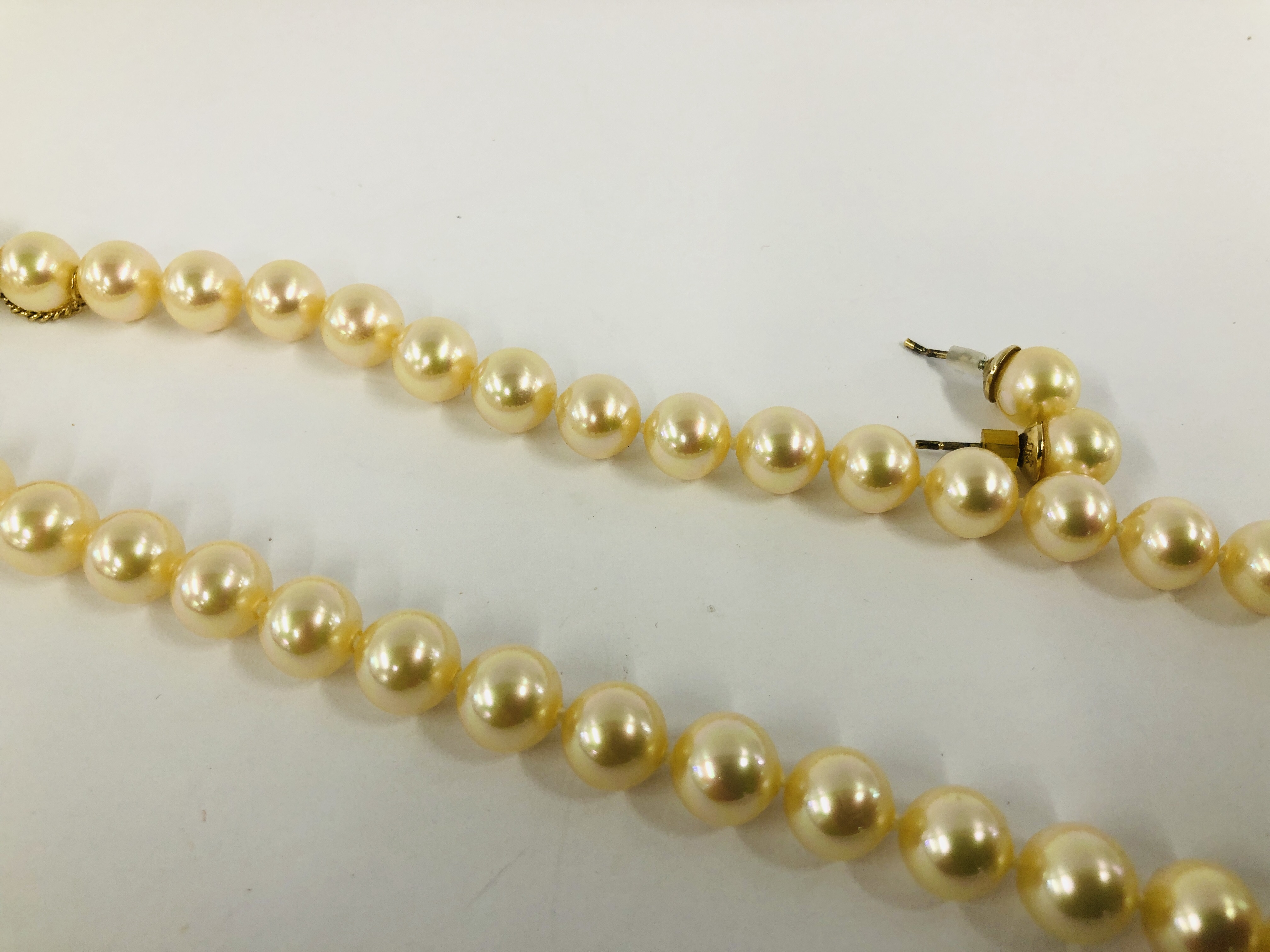 A MODERN STRAND OF "MAJORICAN" SIMULATED PEARLS HAVING A CLASP MARKED 925 ALONG WITH A PAIR OF - Image 4 of 9