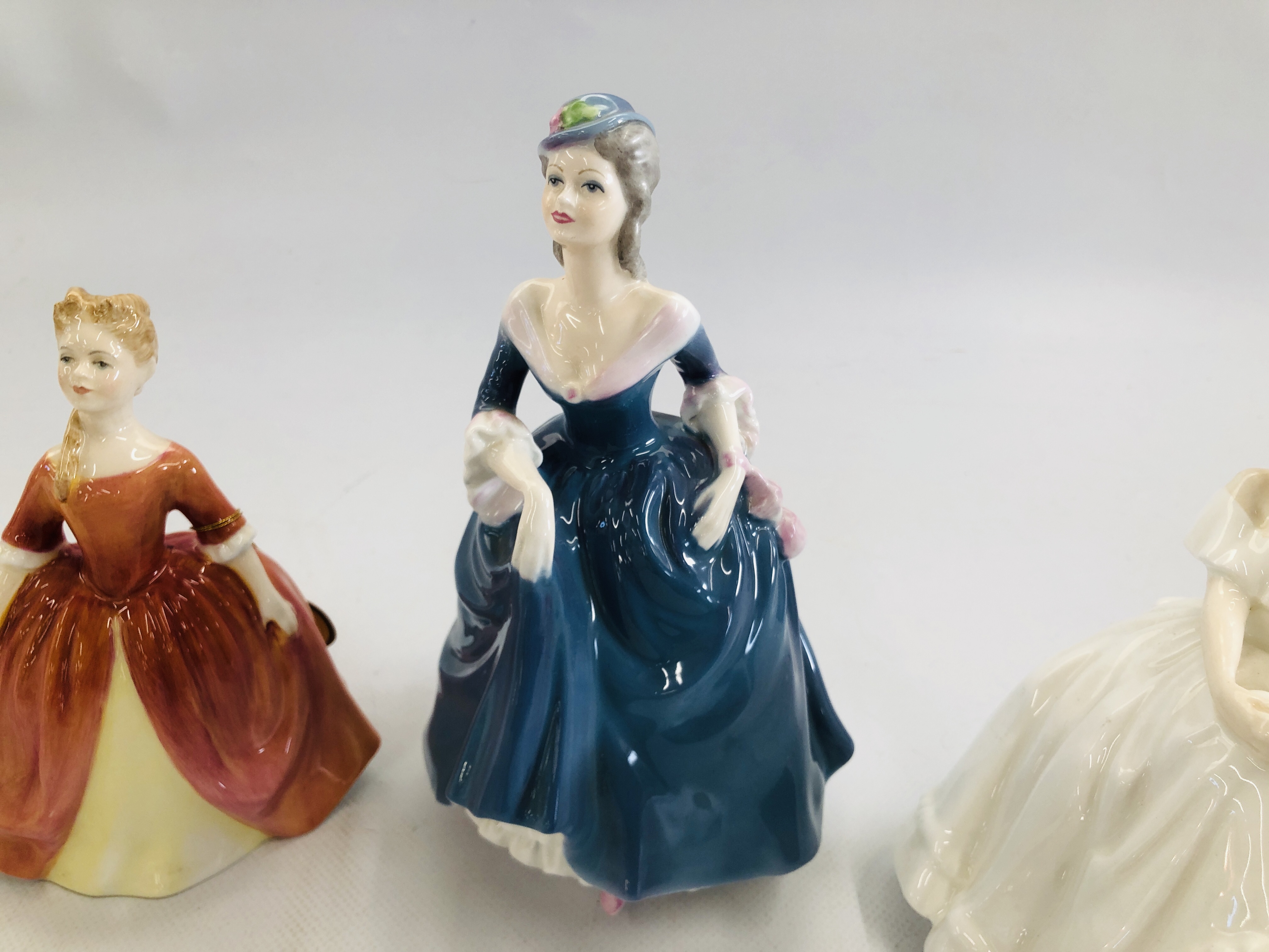 A GROUP OF THREE ROYAL DOULTON FIGURINES TO INCLUDE HEATHER HN 2956, DIANA HN 2468, - Image 3 of 11