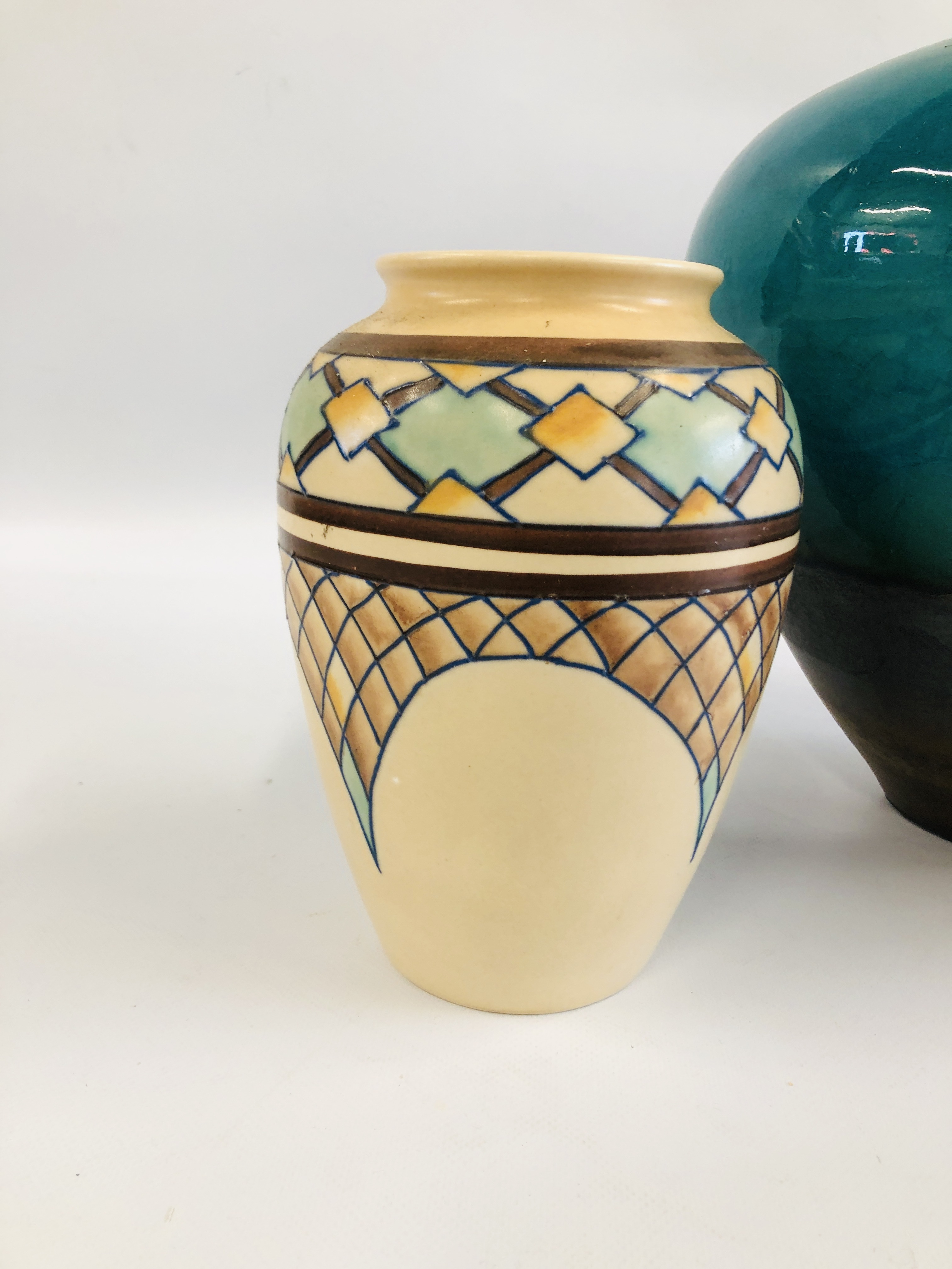 A LARGE "HABITAT" GLAZED TWO TONE VASE H 37CM AND ONE SIMILAR H 27. - Image 4 of 5