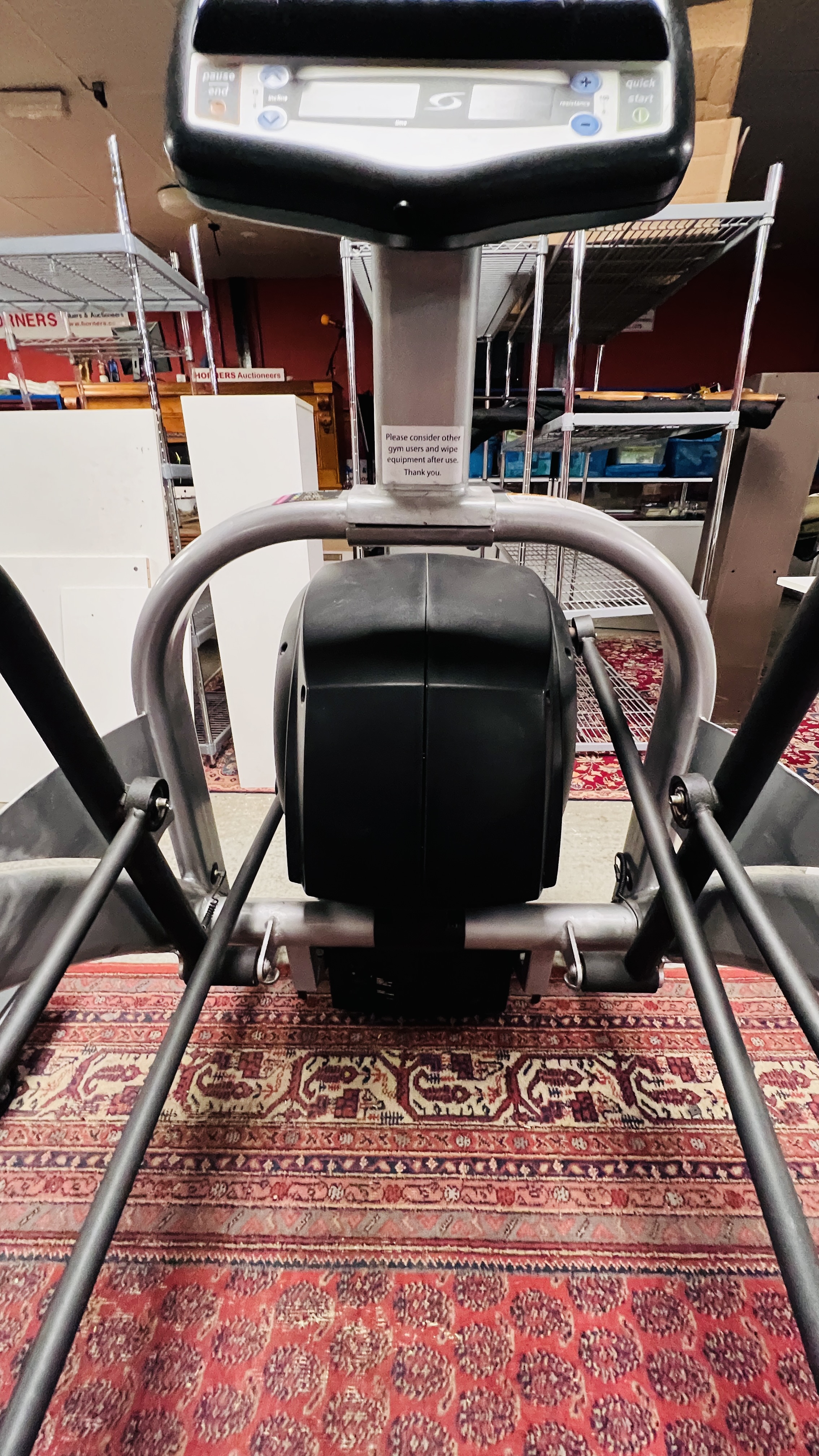 CYBEX PROFESSIONAL GYM ARC TRAINER MODEL 610 A - SOLD AS SEEN - CONDITION OF SALE - EQUIPMENT HAS - Image 4 of 6
