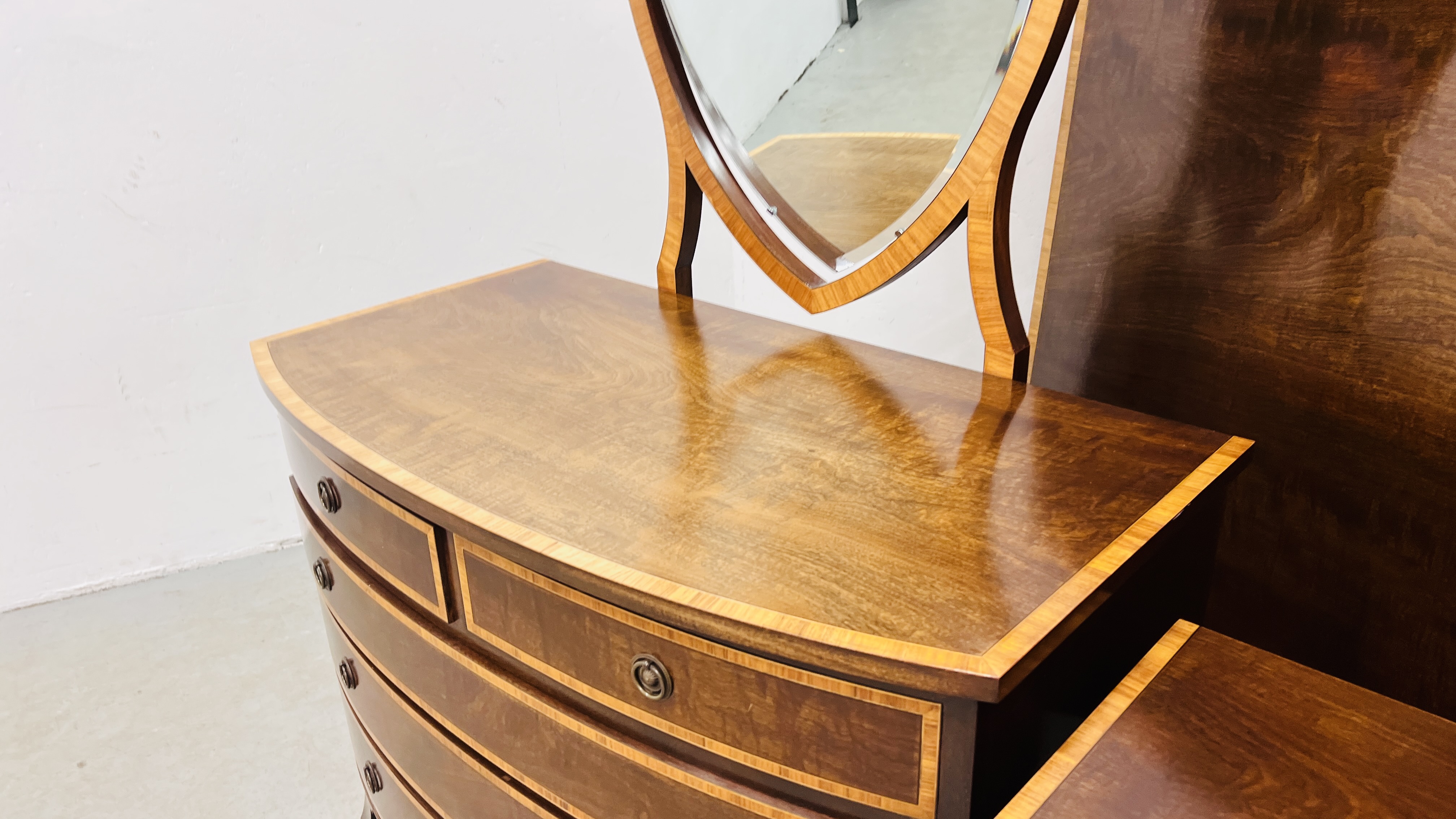 A GOOD QUALITY MAHOGANY TWO OVER THREE DRAWER BOW FRONTED DRESSING CHEST WITH SHIELD SHAPE MIRROR - Image 4 of 10