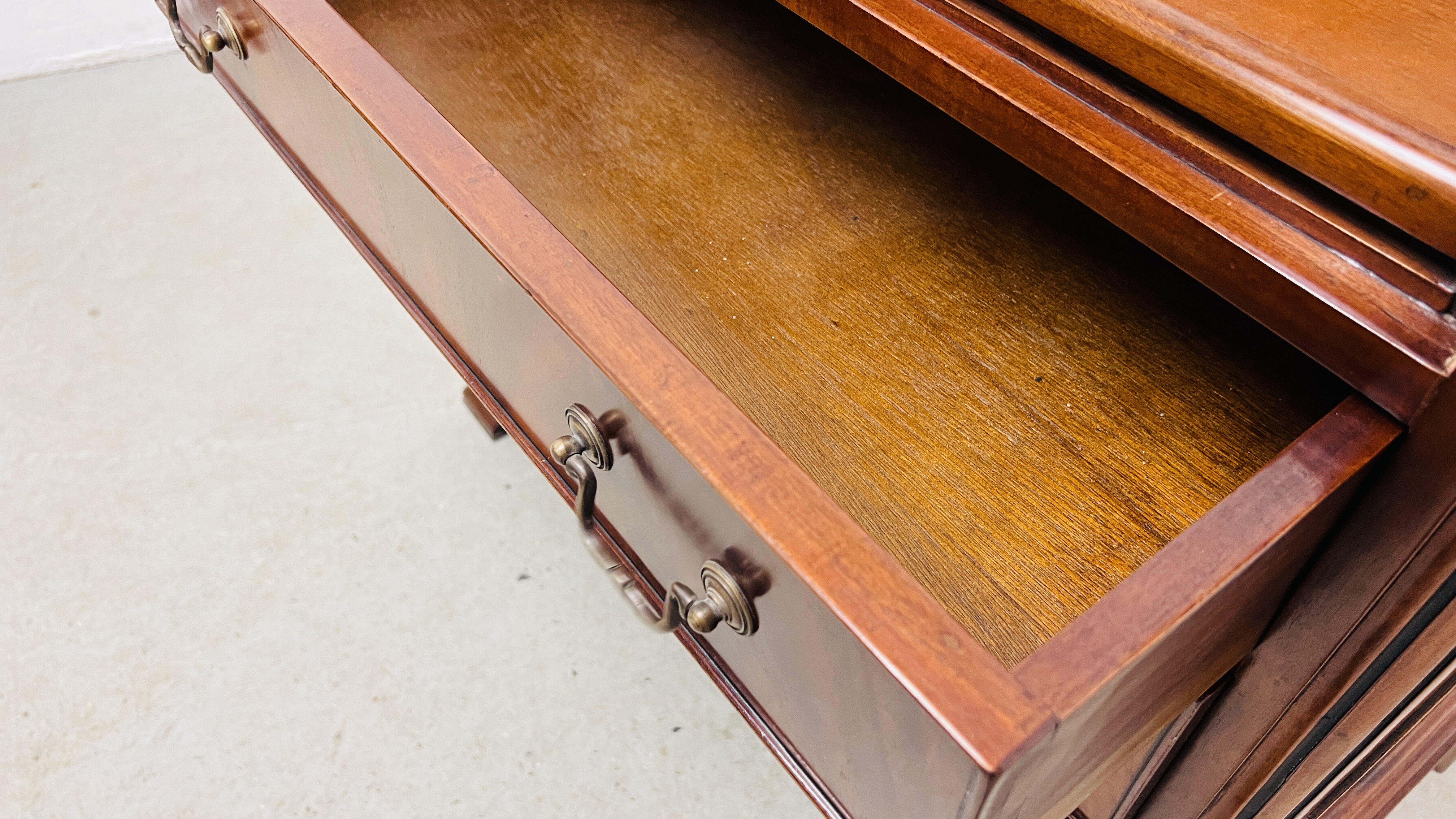 REPRODUCTION HARDWOOD THREE DRAWER BUREAU / CHEST, W 81CM, D 50CM, H 84CM. - Image 9 of 10