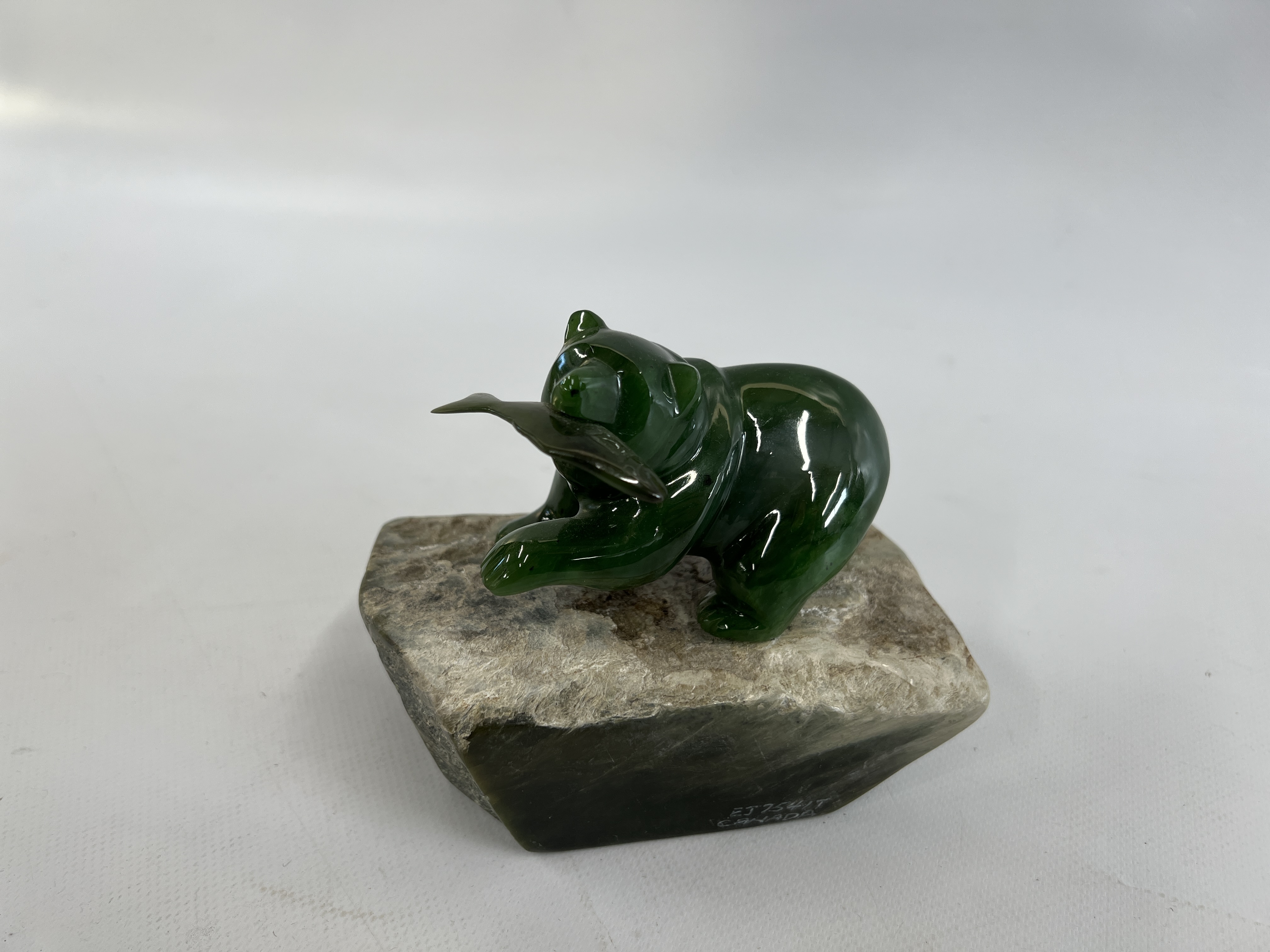 A B.C. JADE CARVING SIGNED BY CANADIAN ARTIST "TONY WU" FEATURES A BEAR - Image 2 of 9