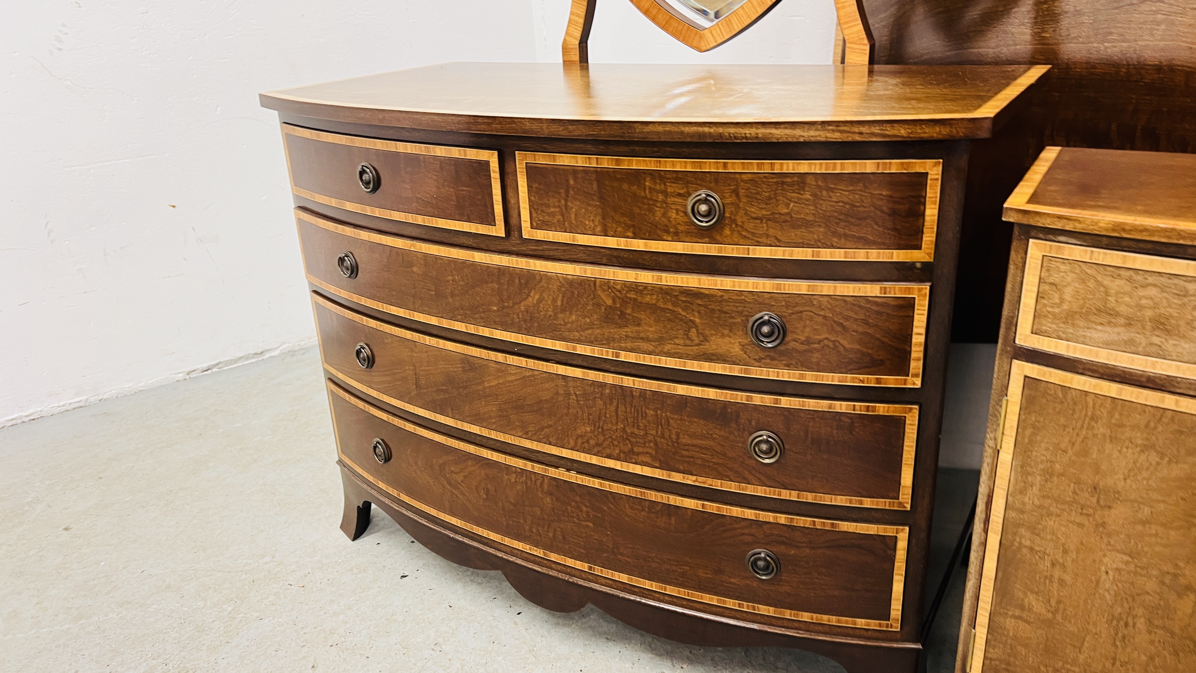 A GOOD QUALITY MAHOGANY TWO OVER THREE DRAWER BOW FRONTED DRESSING CHEST WITH SHIELD SHAPE MIRROR - Image 7 of 10