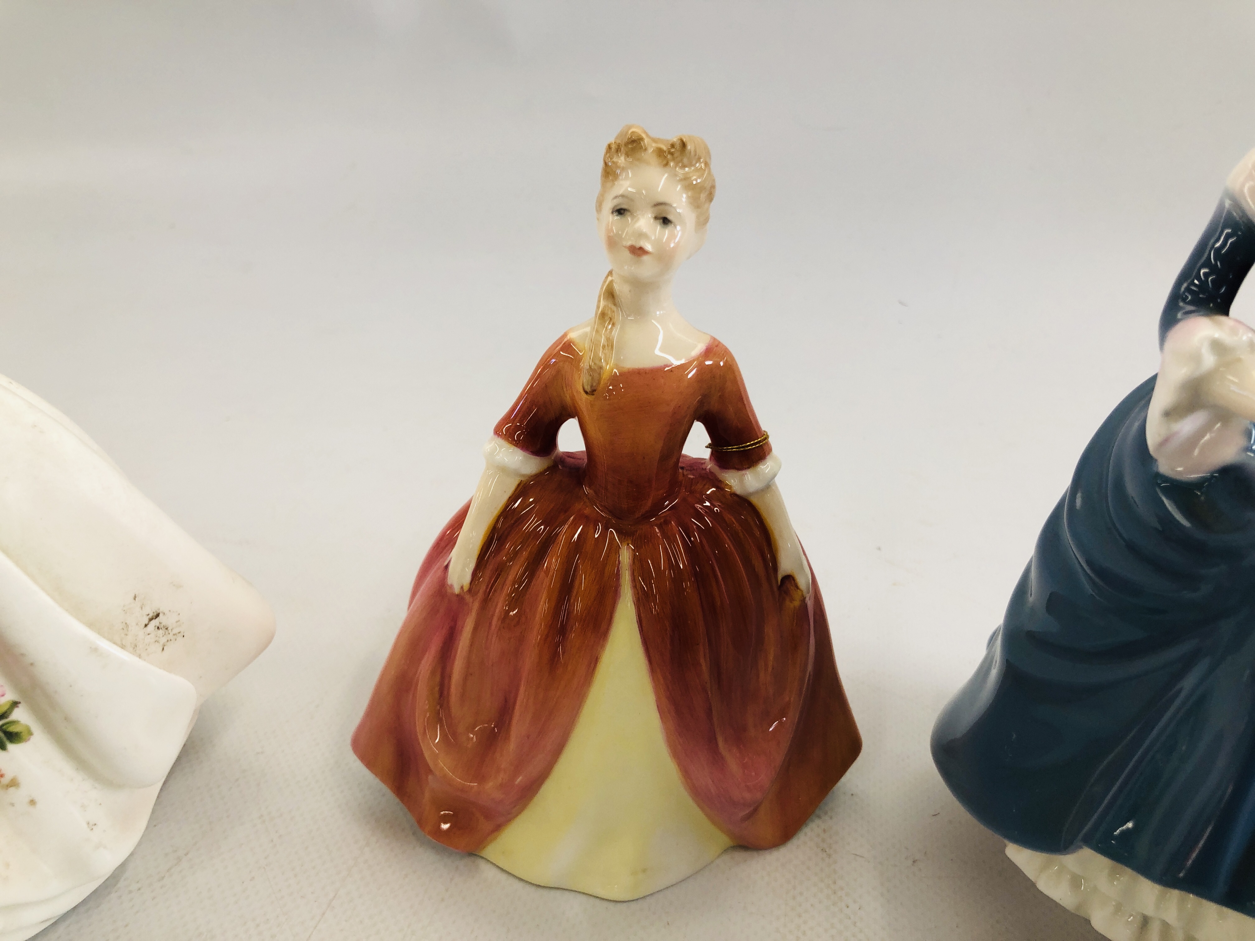 A GROUP OF THREE ROYAL DOULTON FIGURINES TO INCLUDE HEATHER HN 2956, DIANA HN 2468, - Image 4 of 11