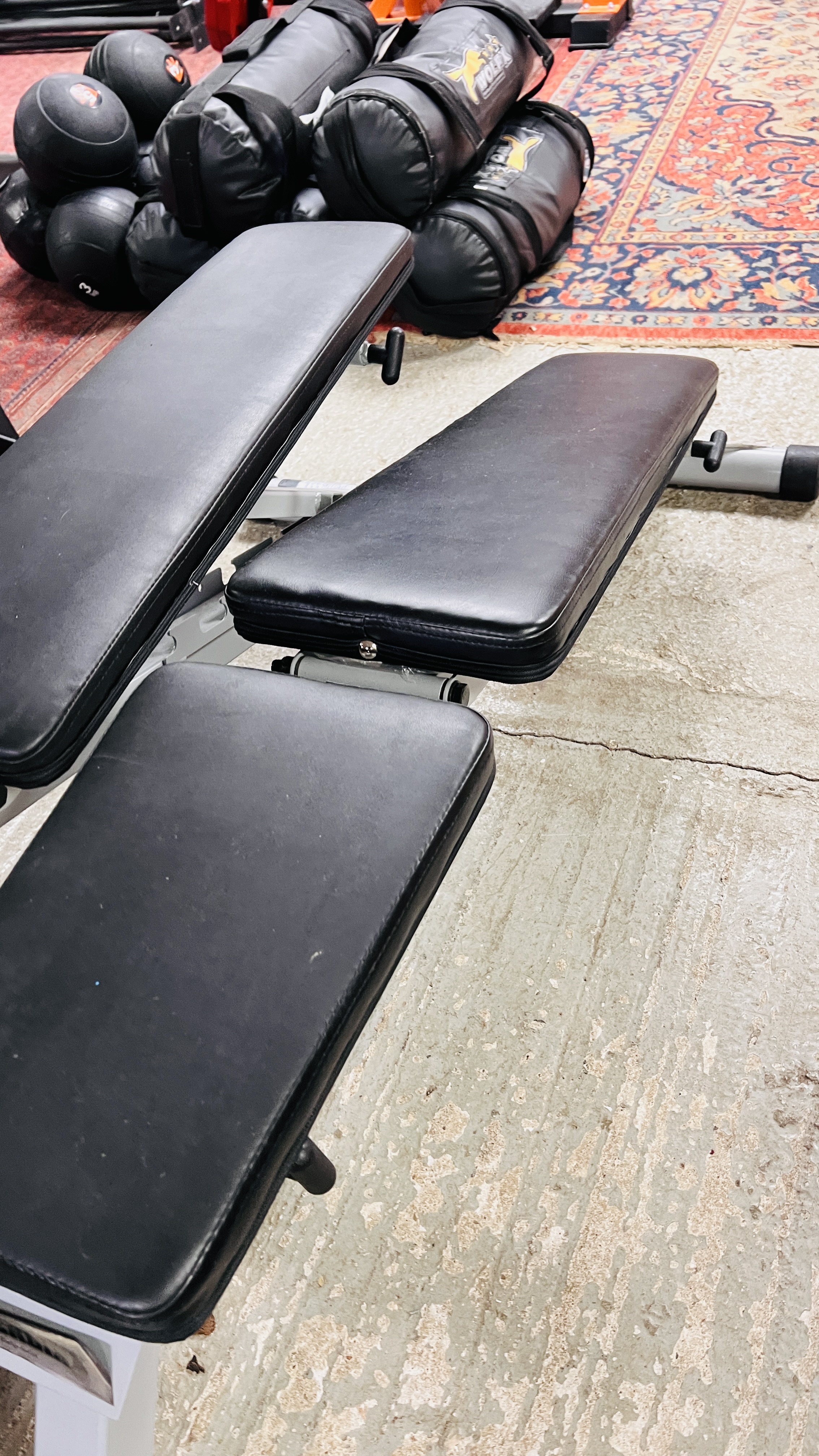 2 X POWERLINE EXERCISE BENCHES - SOLD AS SEEN - CONDITION OF SALE - EQUIPMENT HAS BEEN ASSEMBLED - Image 4 of 4