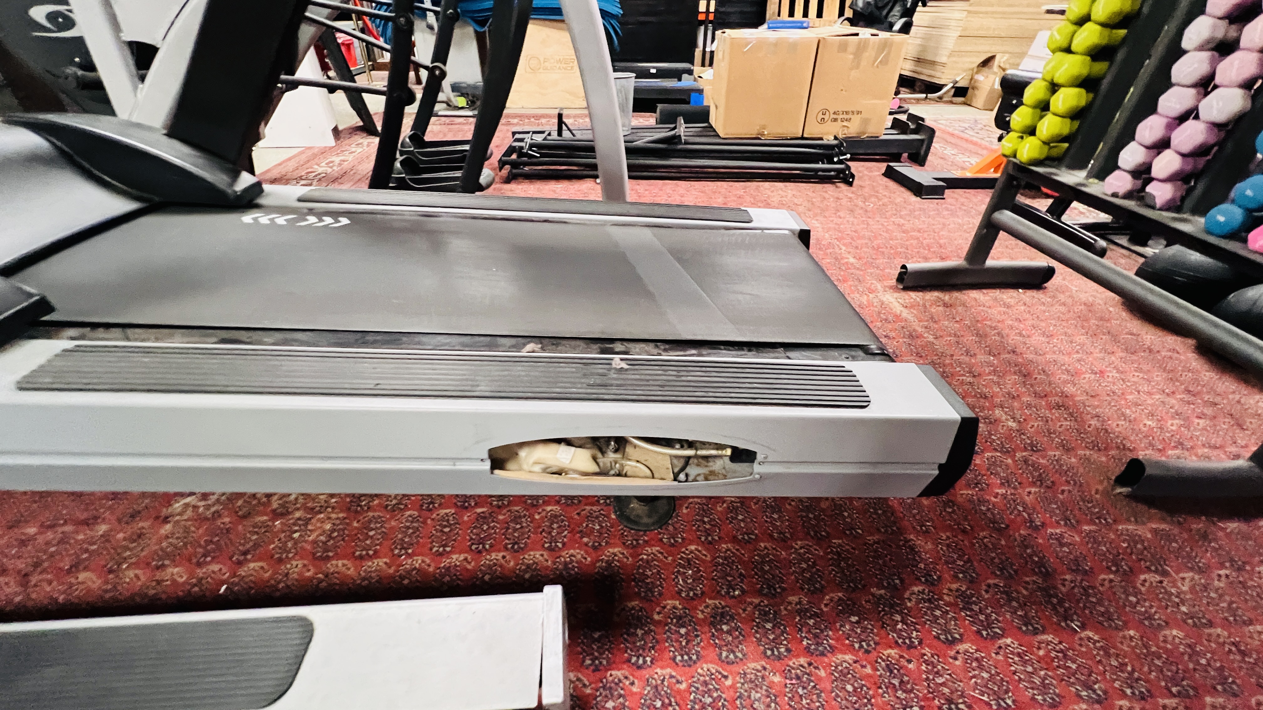 LIFE FITNESS 9500 HR PROFESSIONAL GYM TREADMILL - TRADE ONLY - SOLD AS SEEN - CONDITION OF SALE - - Image 11 of 17