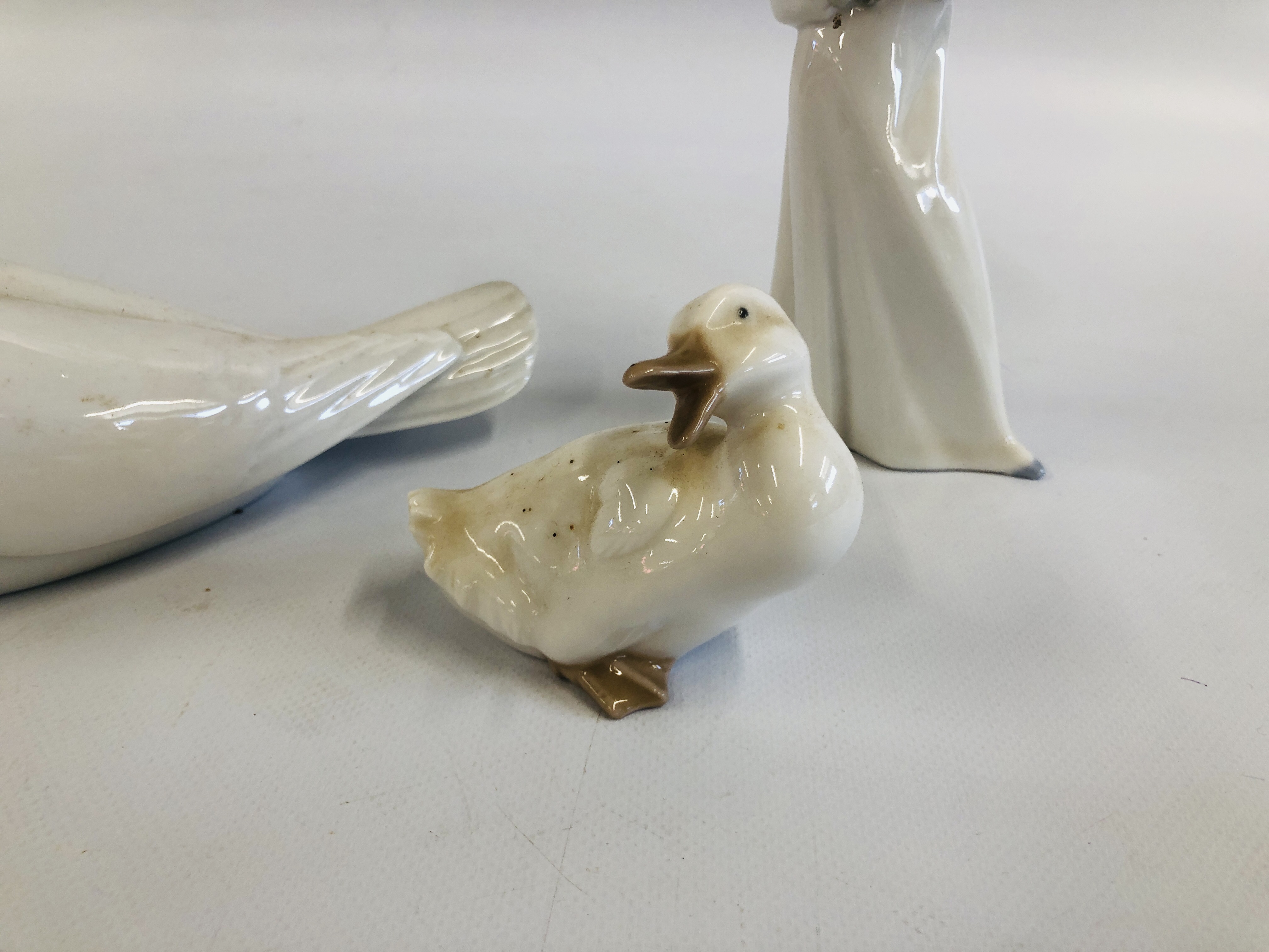 A GROUP OF 3 LLADRO NAO CABINET ORNAMENTS TO INCLUDE A DUCK, PIGEON AND A CHILD AND PUPPY. - Image 2 of 6