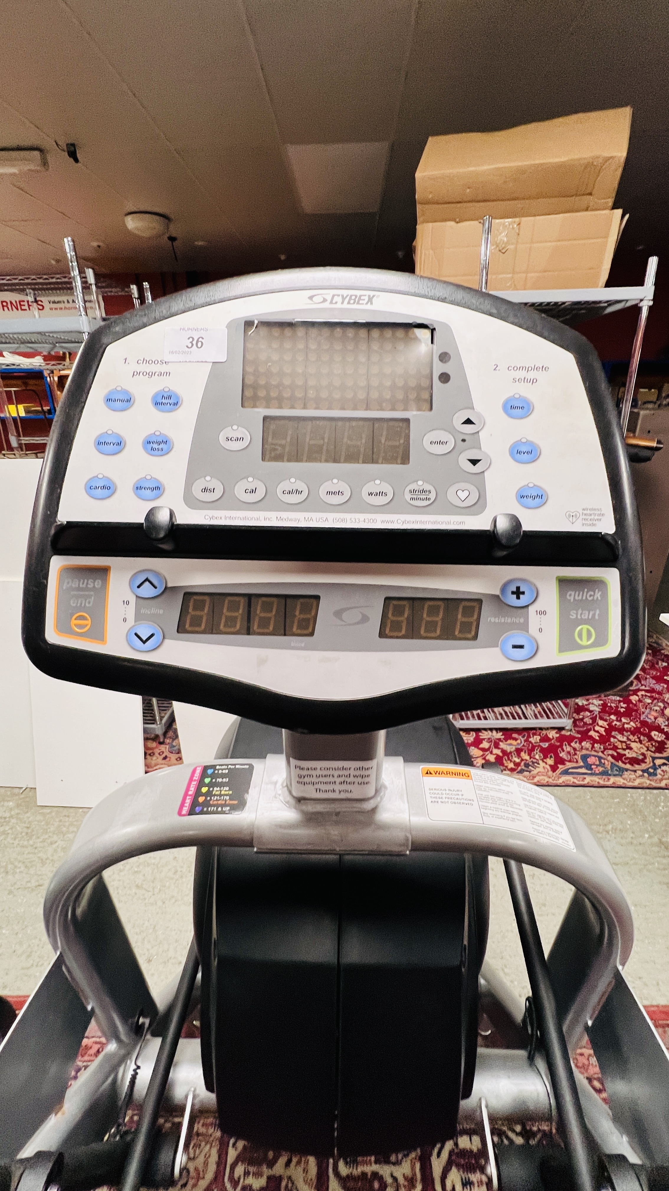 CYBEX PROFESSIONAL GYM ARC TRAINER MODEL 610 A - SOLD AS SEEN - CONDITION OF SALE - EQUIPMENT HAS - Image 3 of 6