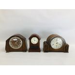 TWO VINTAGE OAK FINISH MANTEL CLOCKS ALONG WITH A MODERN BATTERY OPERATED MANTEL CLOCK MARKED JOHN